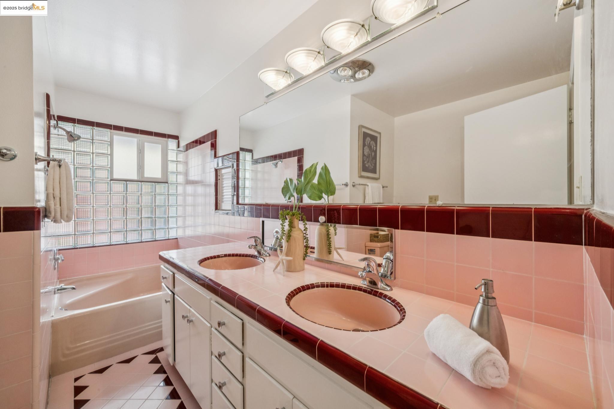 10858 Lochard St, Oakland