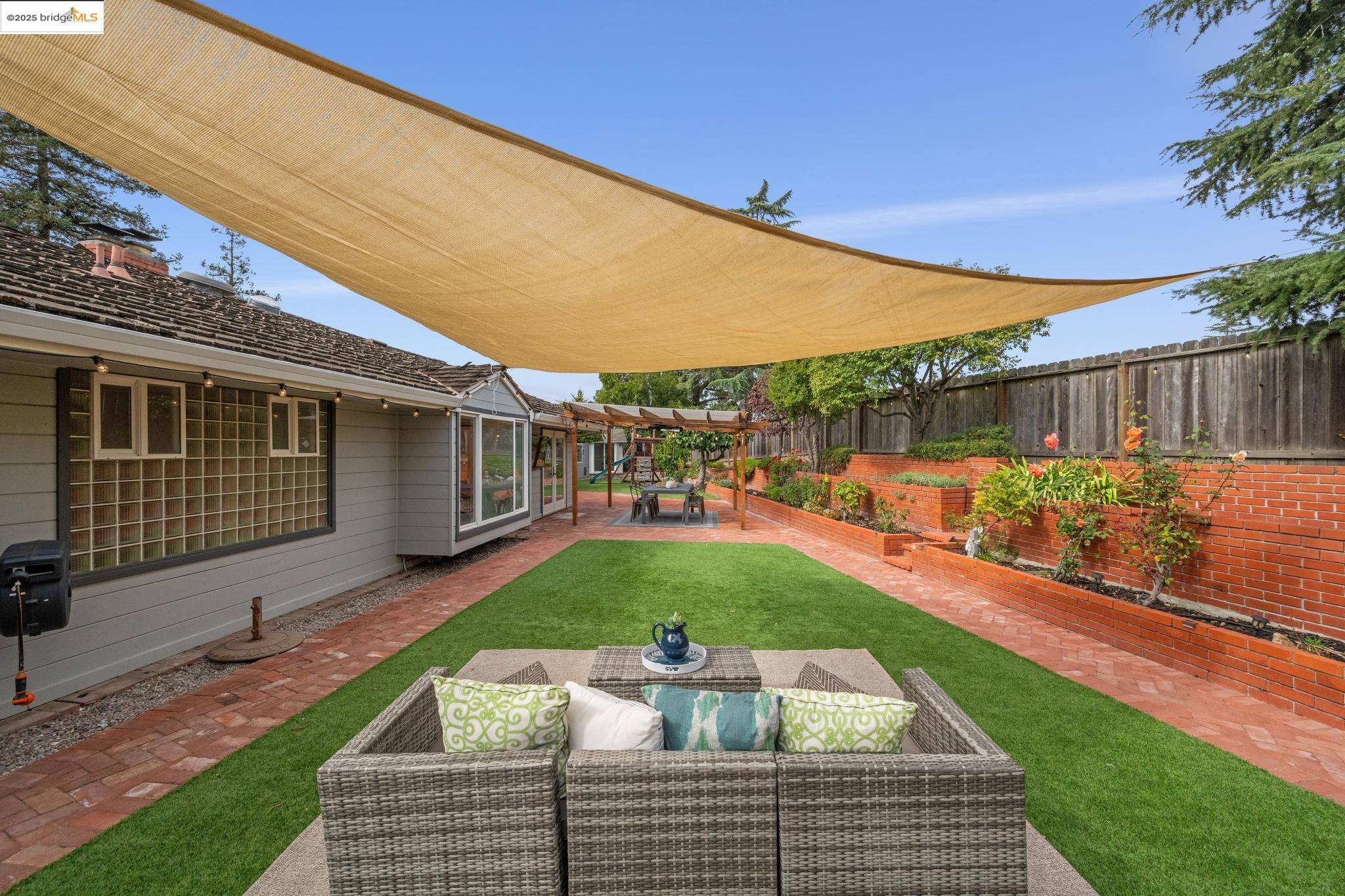 10858 Lochard St, Oakland