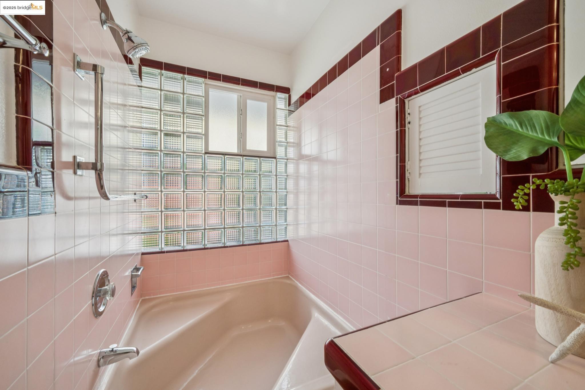 10858 Lochard St, Oakland