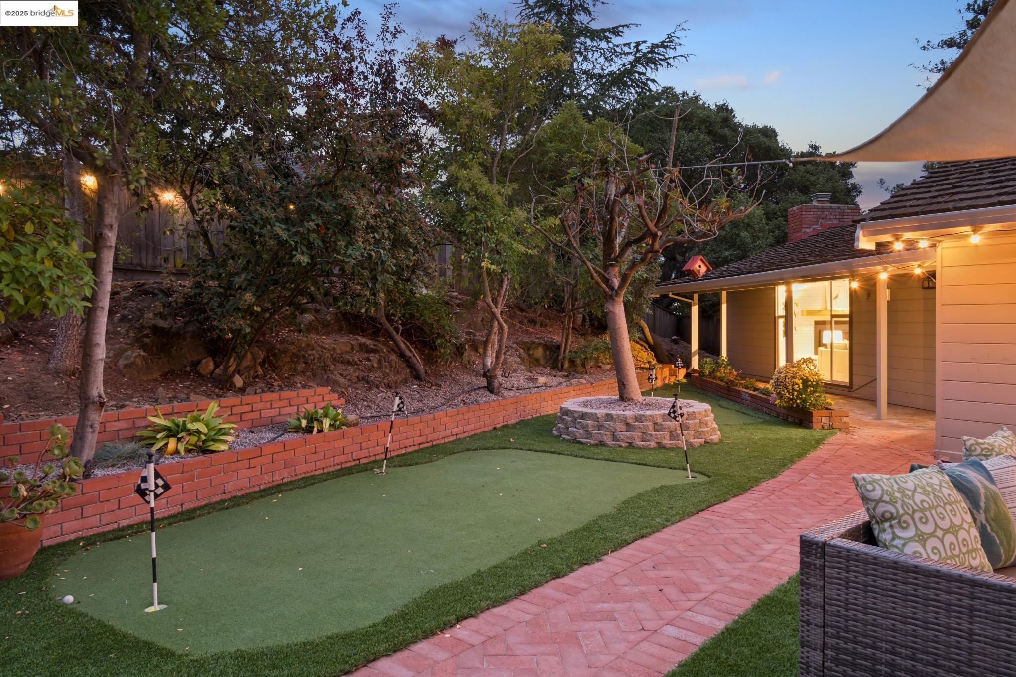 10858 Lochard St, Oakland