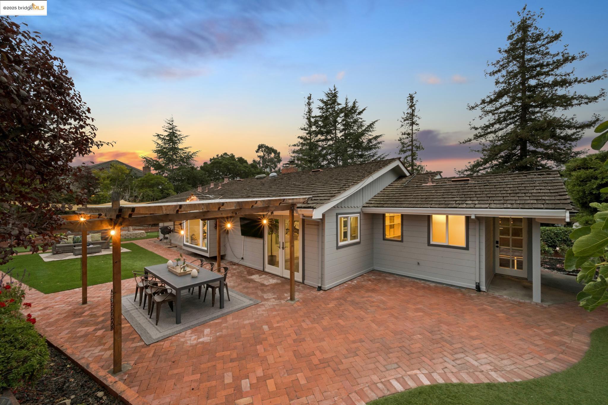 10858 Lochard St, Oakland