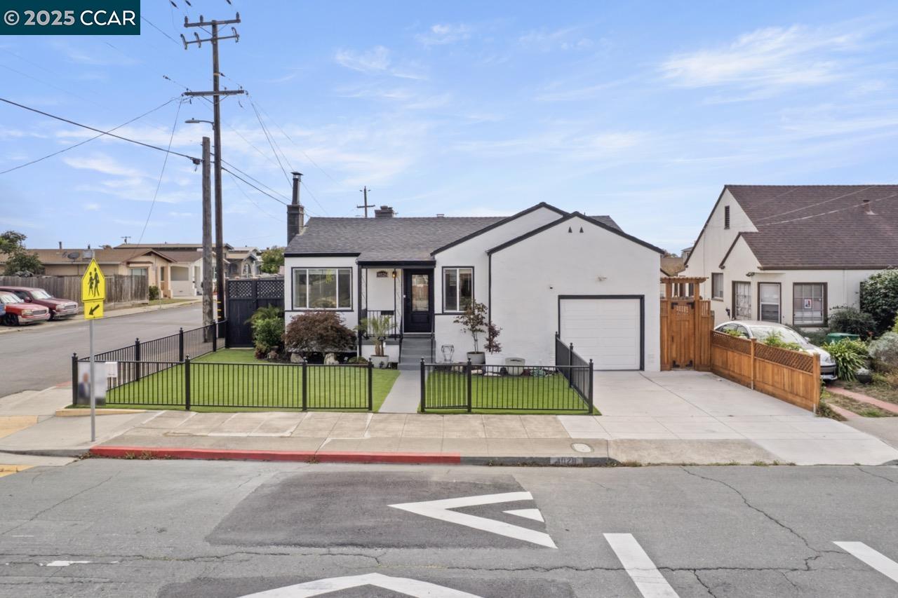 4026 Roosevelt Ave
