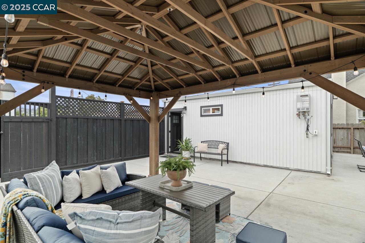 4026 Roosevelt Ave