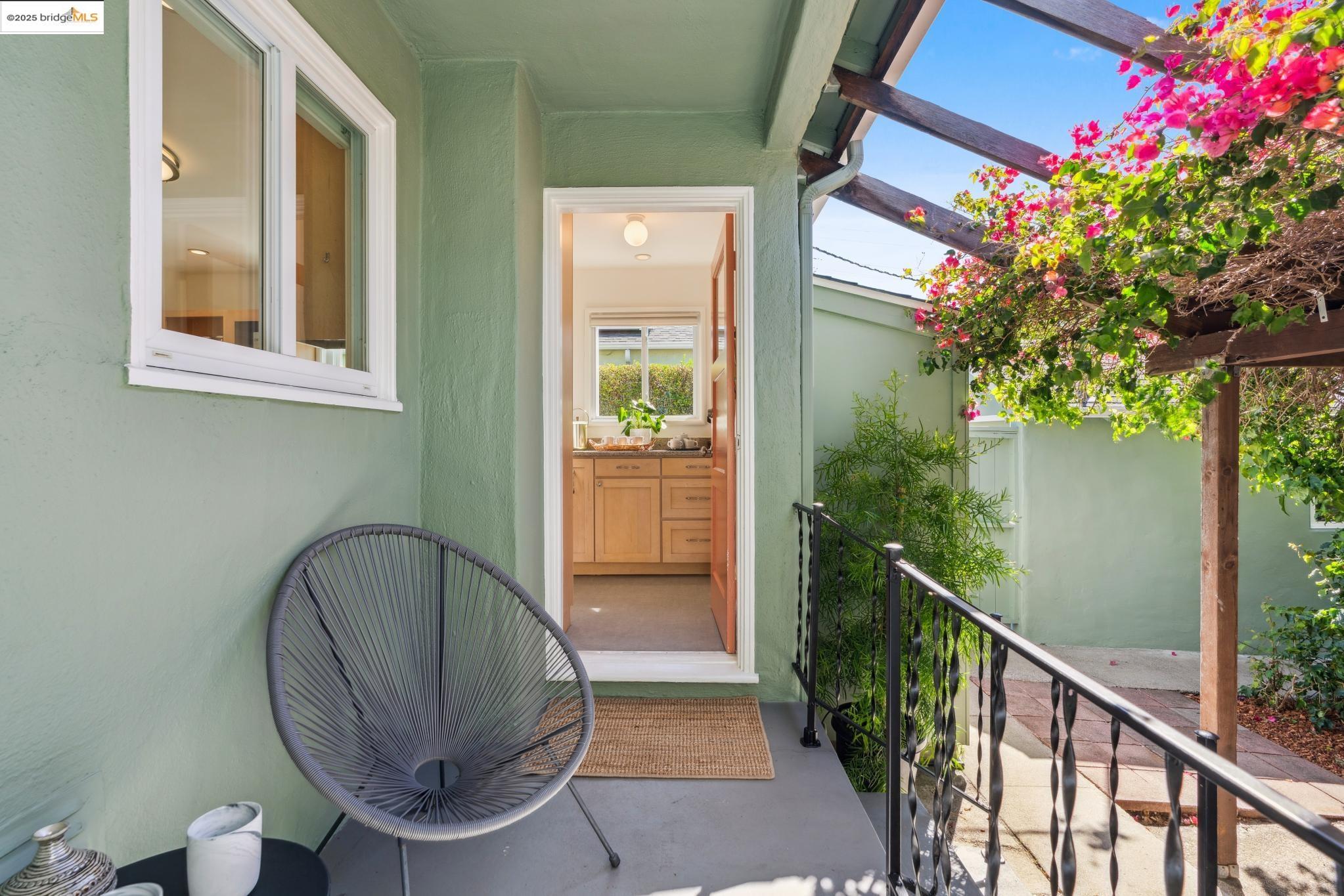 1213 Richmond St.