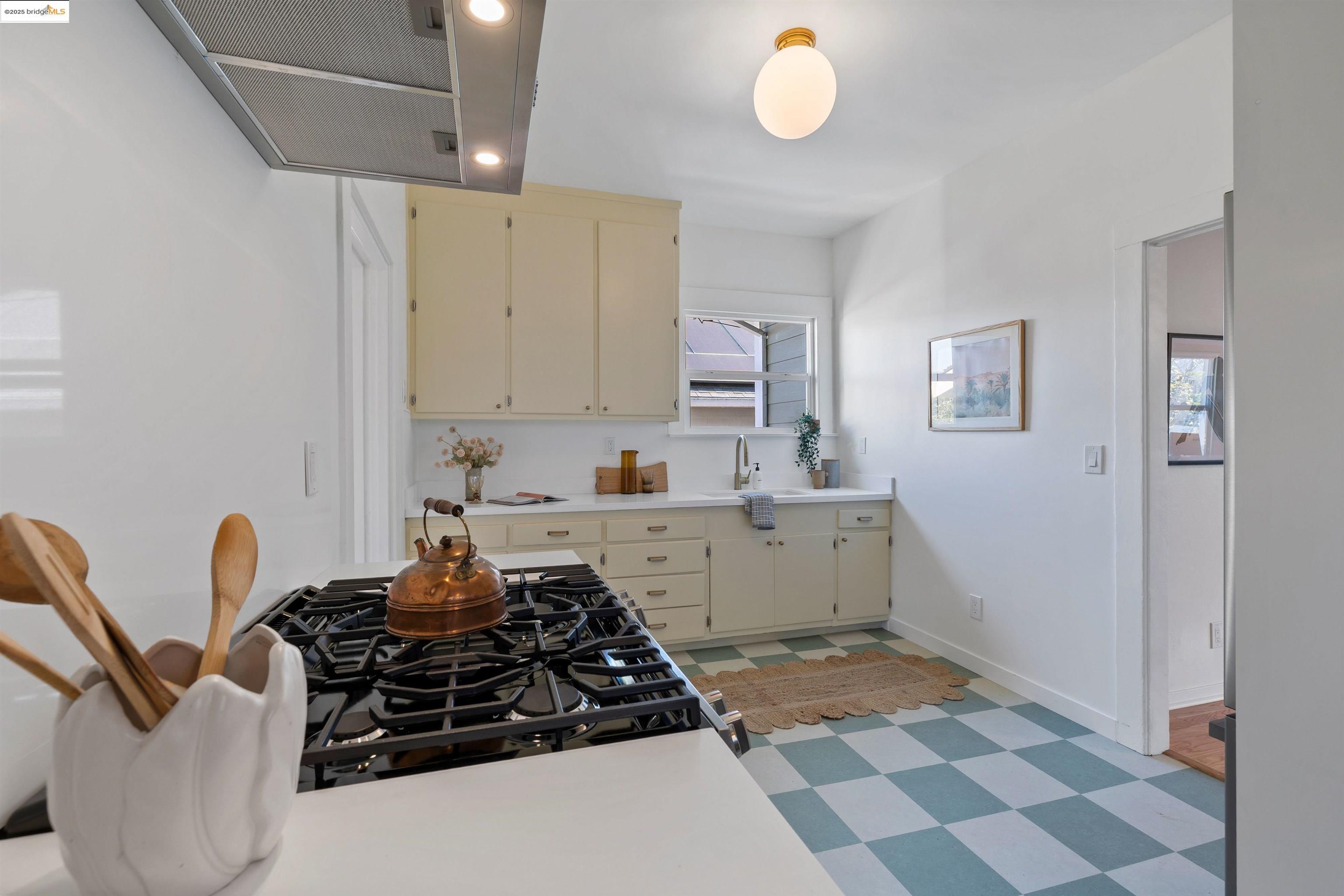 4118 Aqua Vista St, Oakland