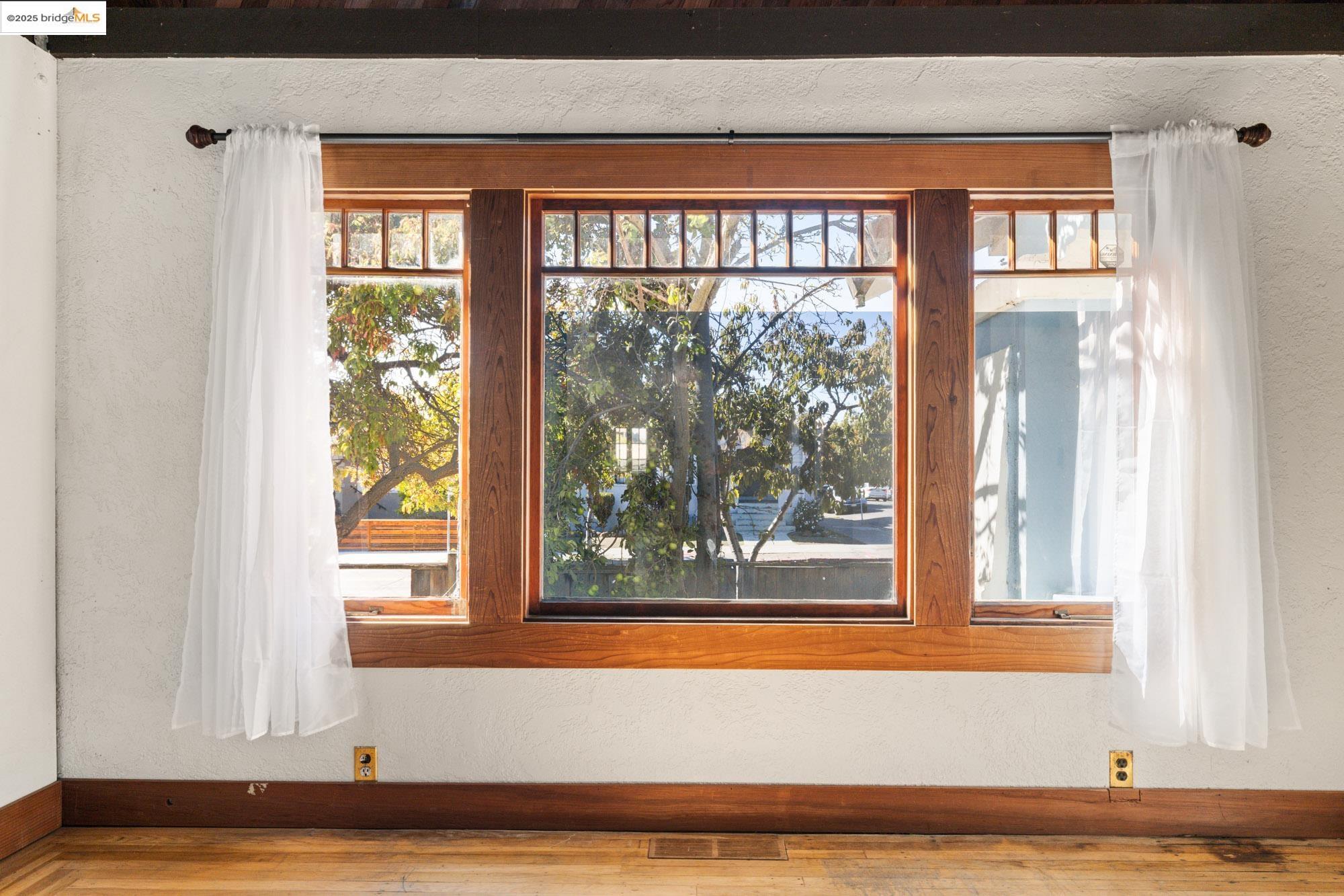 4430 Webster St, Oakland