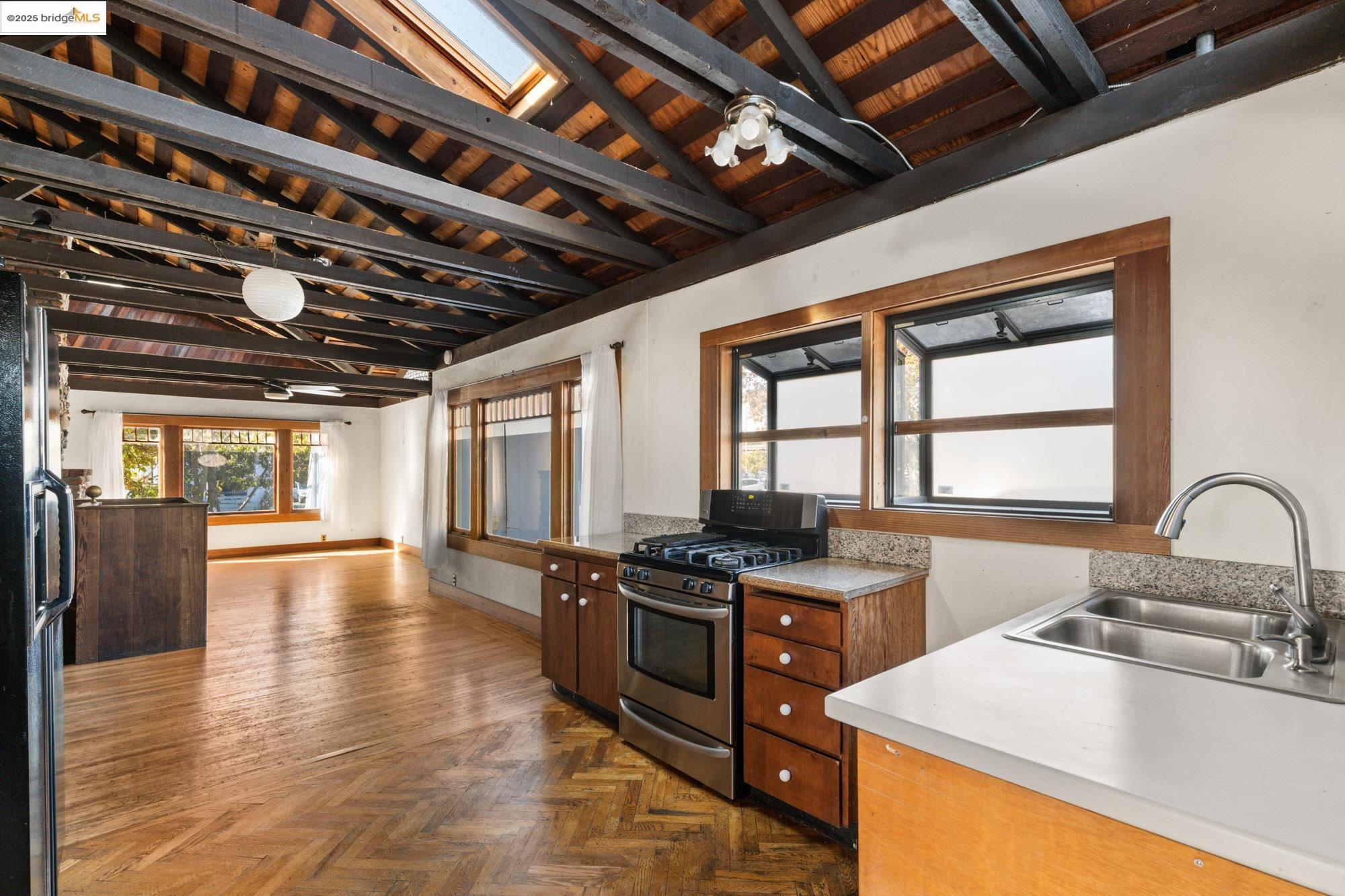 4430 Webster St, Oakland