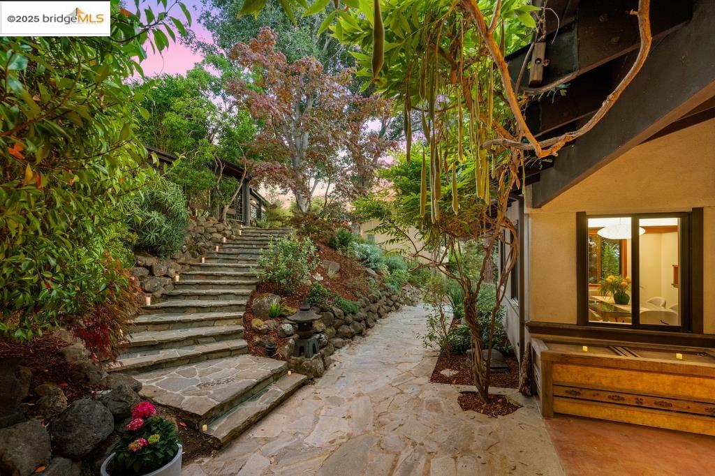 25 Dartmouth Dr, Berkeley