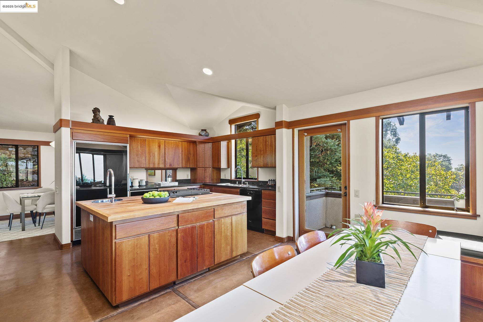 25 Dartmouth Dr, Berkeley