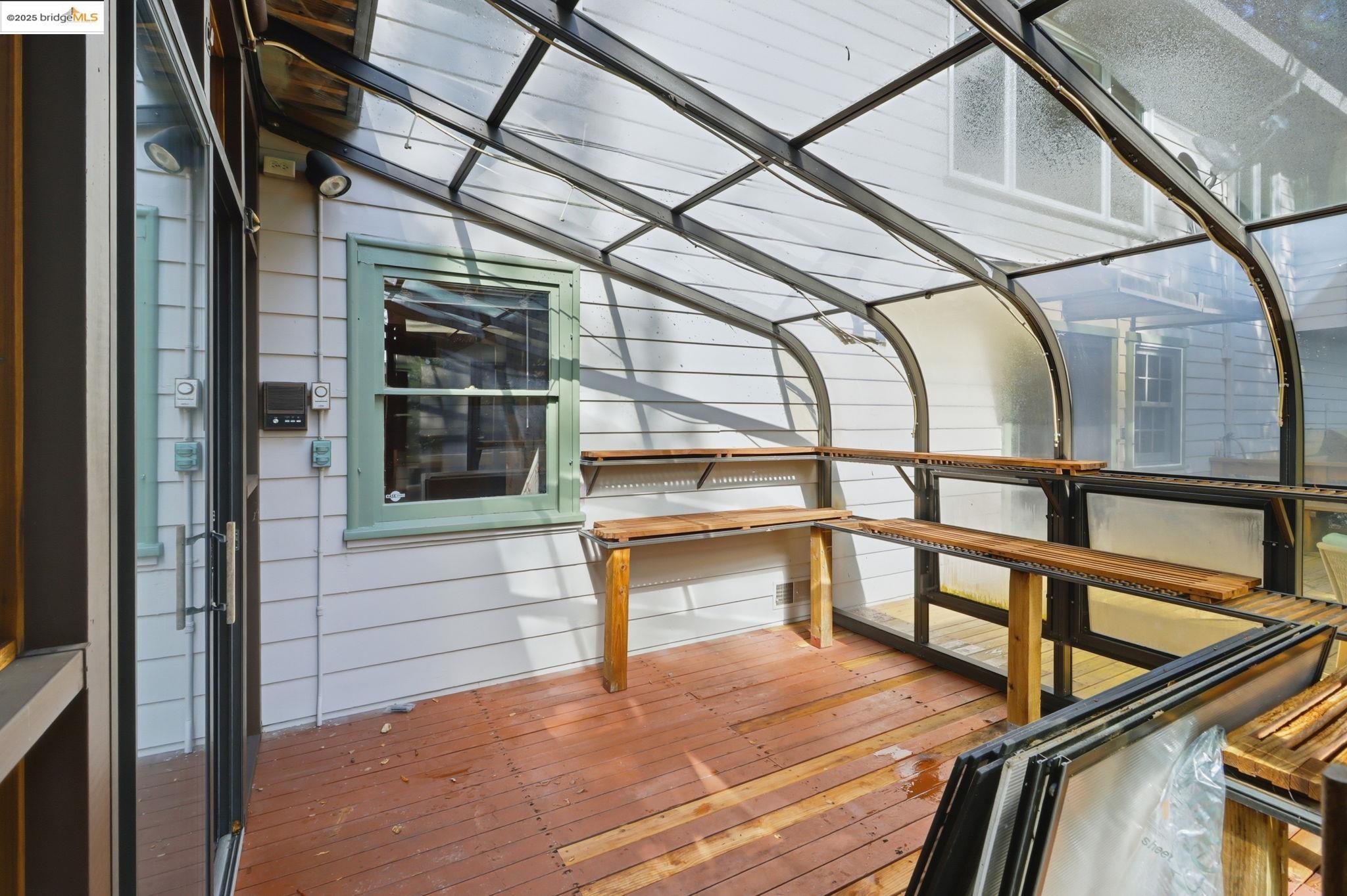 2383 Thackeray Dr, Oakland