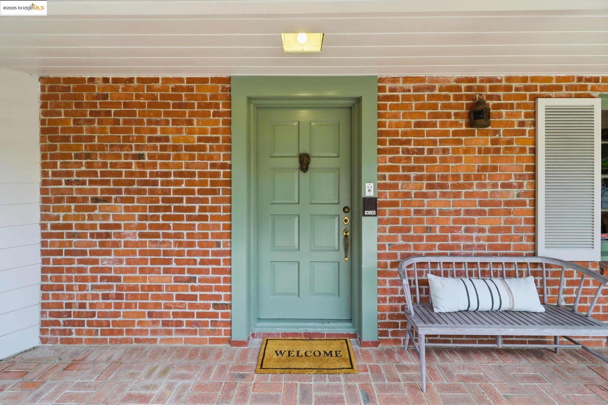 2383 Thackeray Dr, Oakland