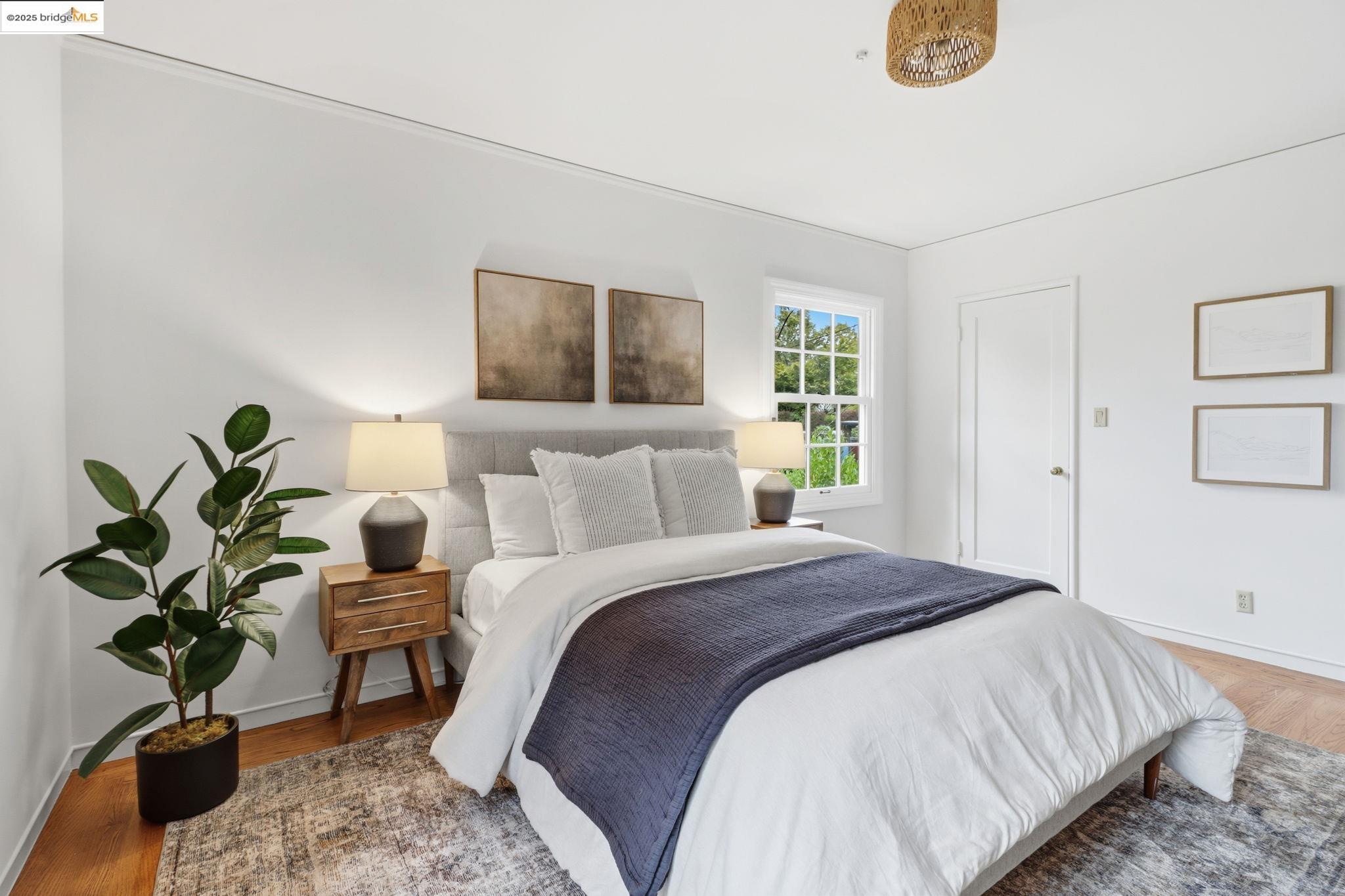 2383 Thackeray Dr, Oakland