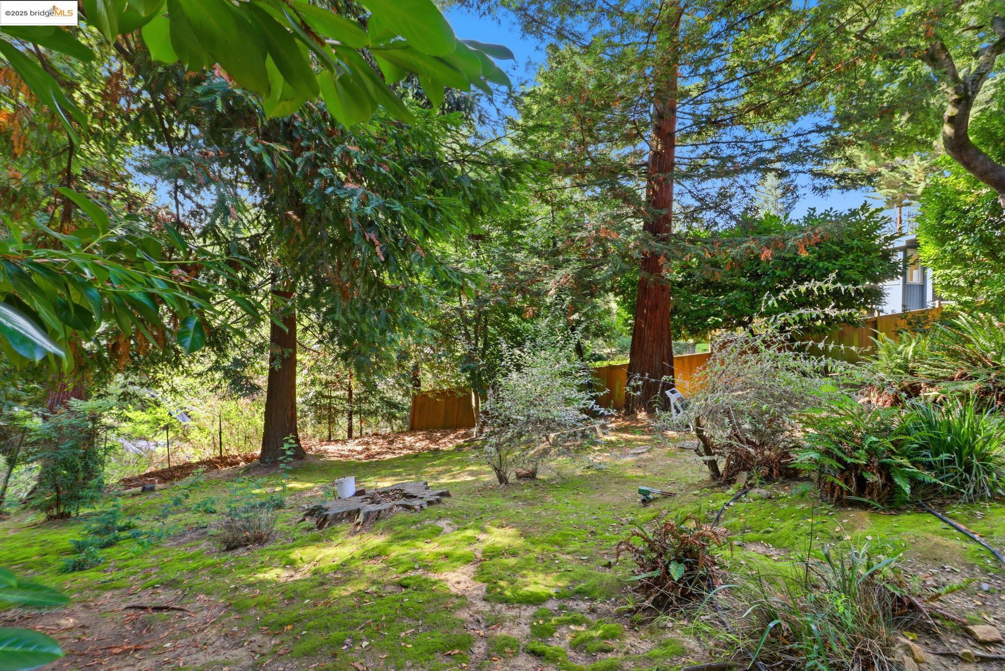 2383 Thackeray Dr, Oakland