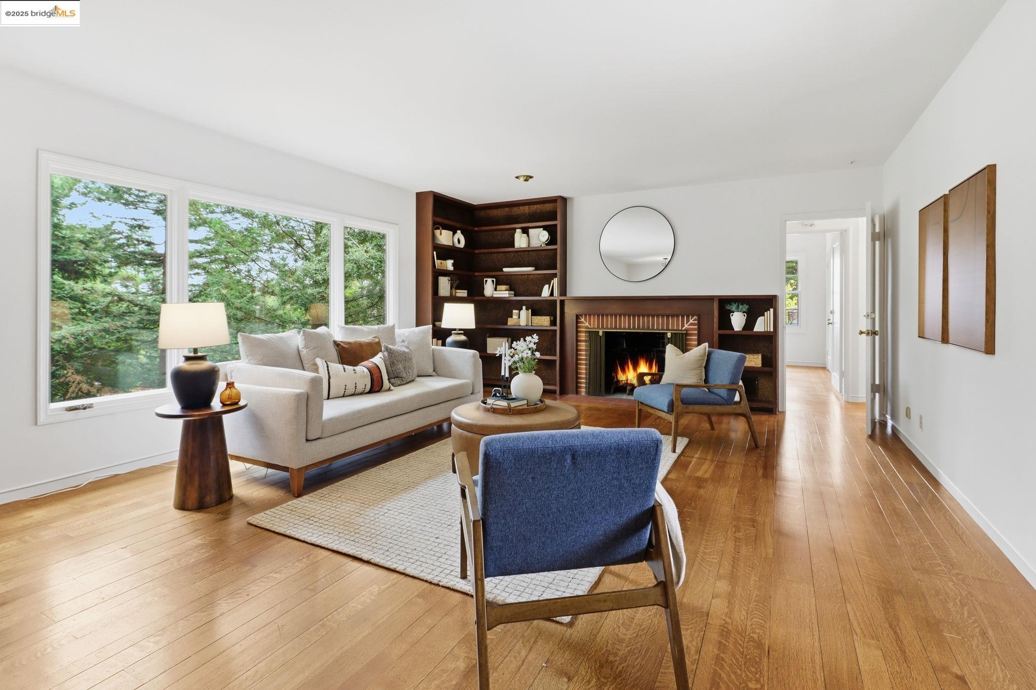 2383 Thackeray Dr, Oakland