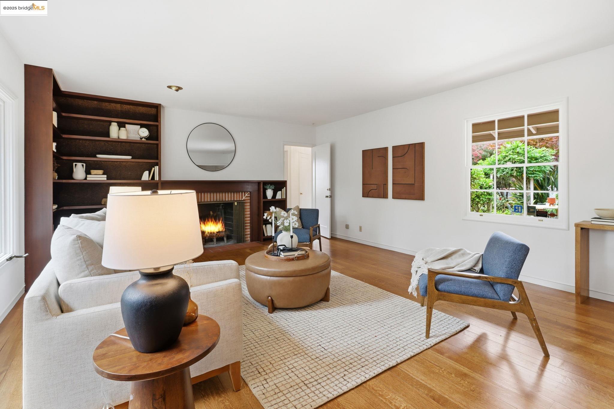 2383 Thackeray Dr, Oakland