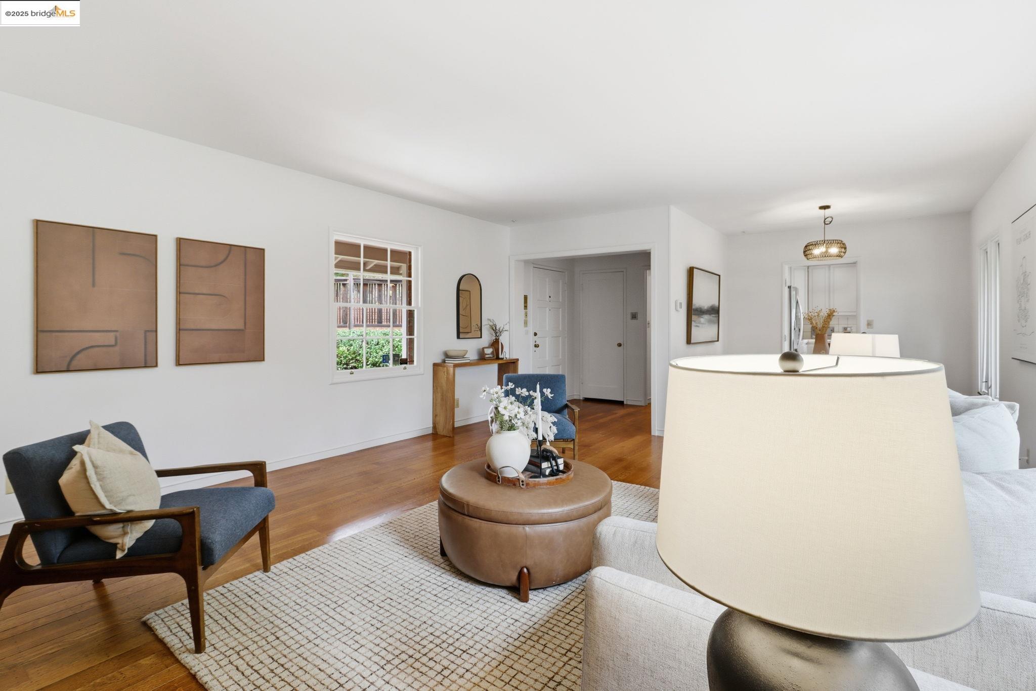 2383 Thackeray Dr, Oakland