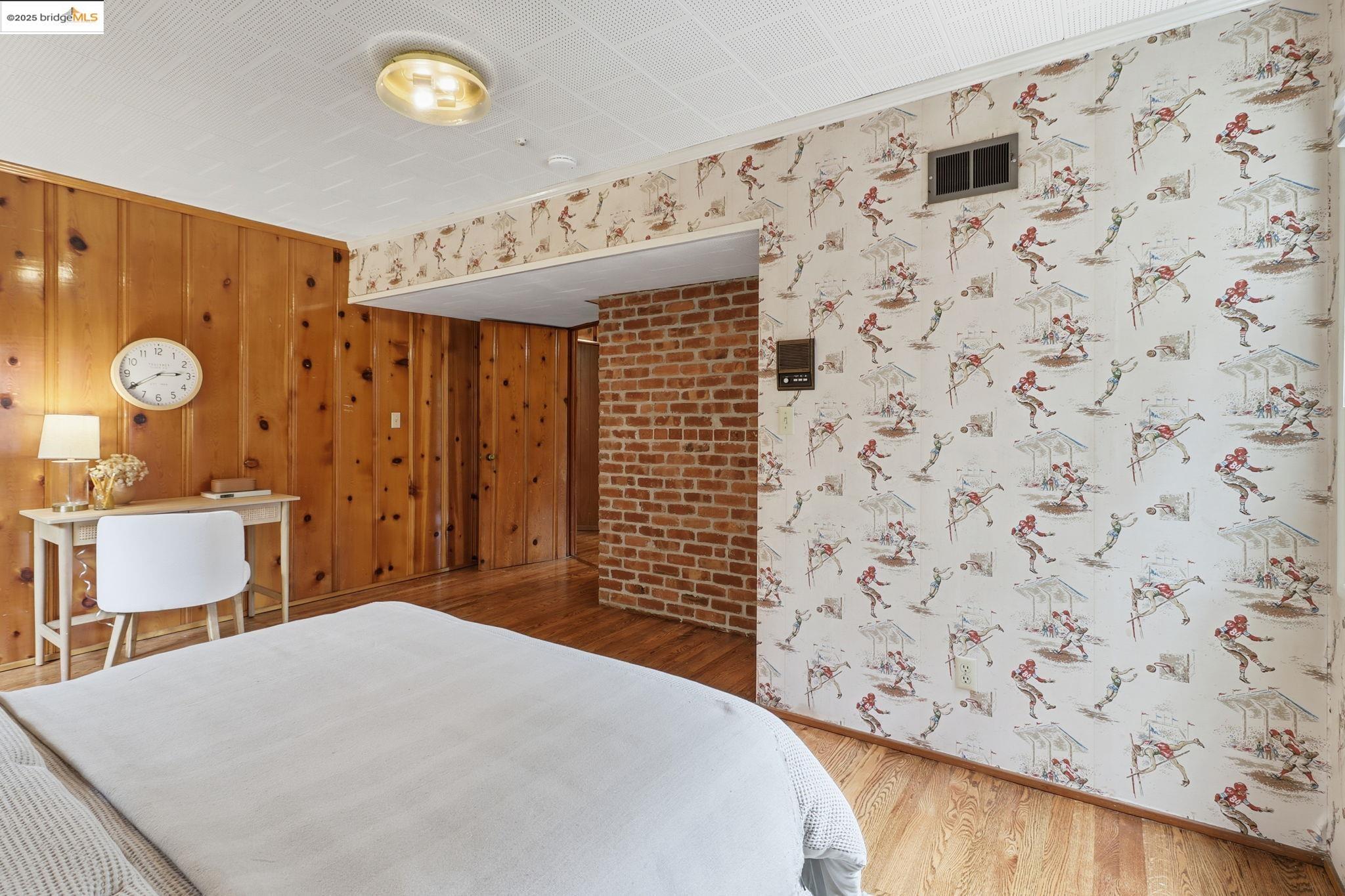 2383 Thackeray Dr, Oakland