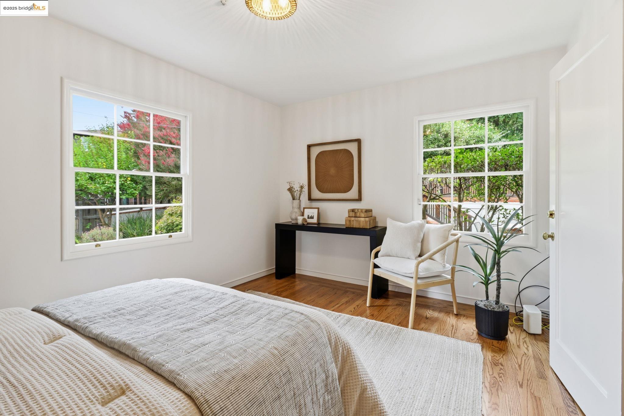 2383 Thackeray Dr, Oakland