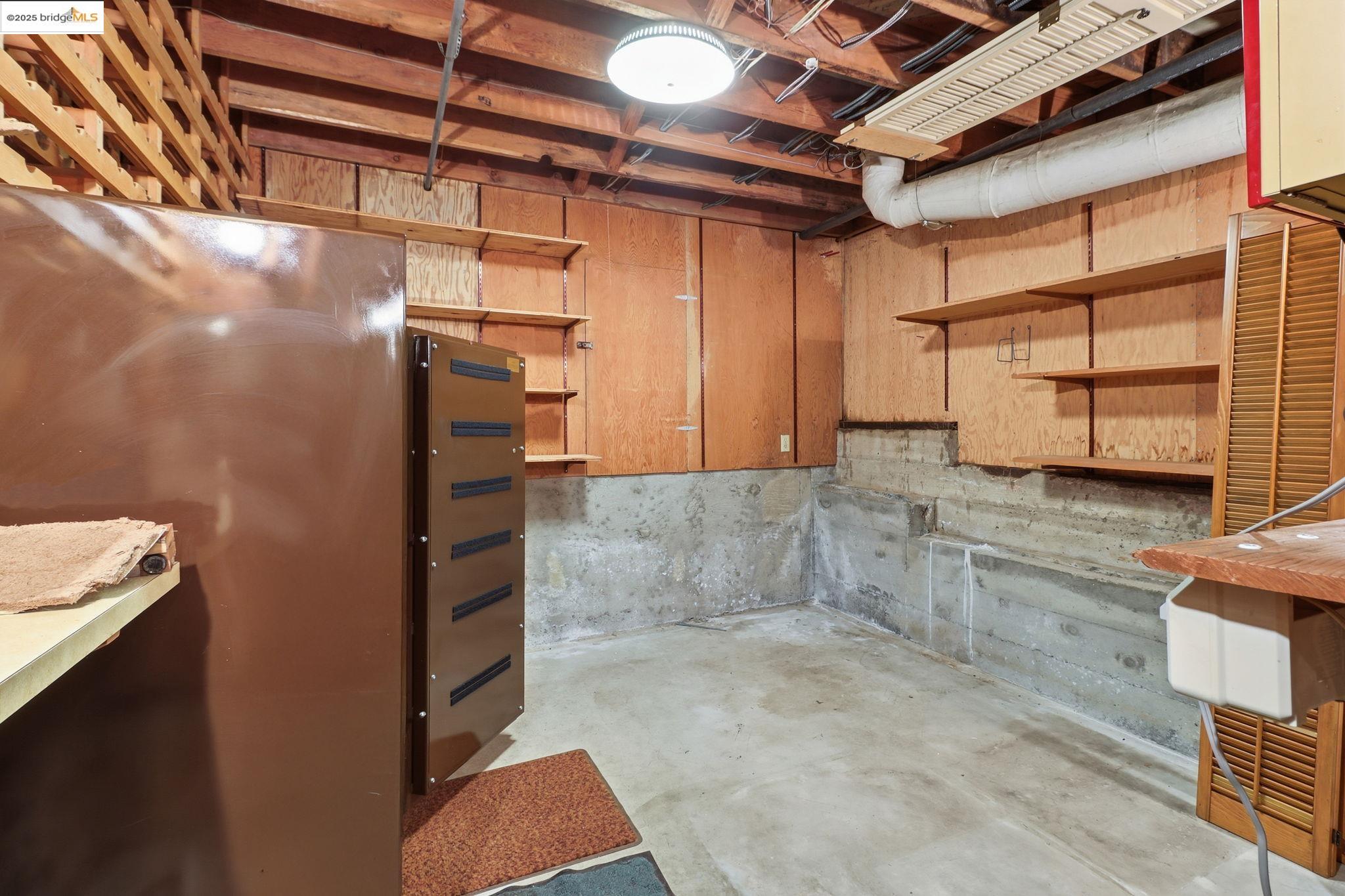 2383 Thackeray Dr, Oakland