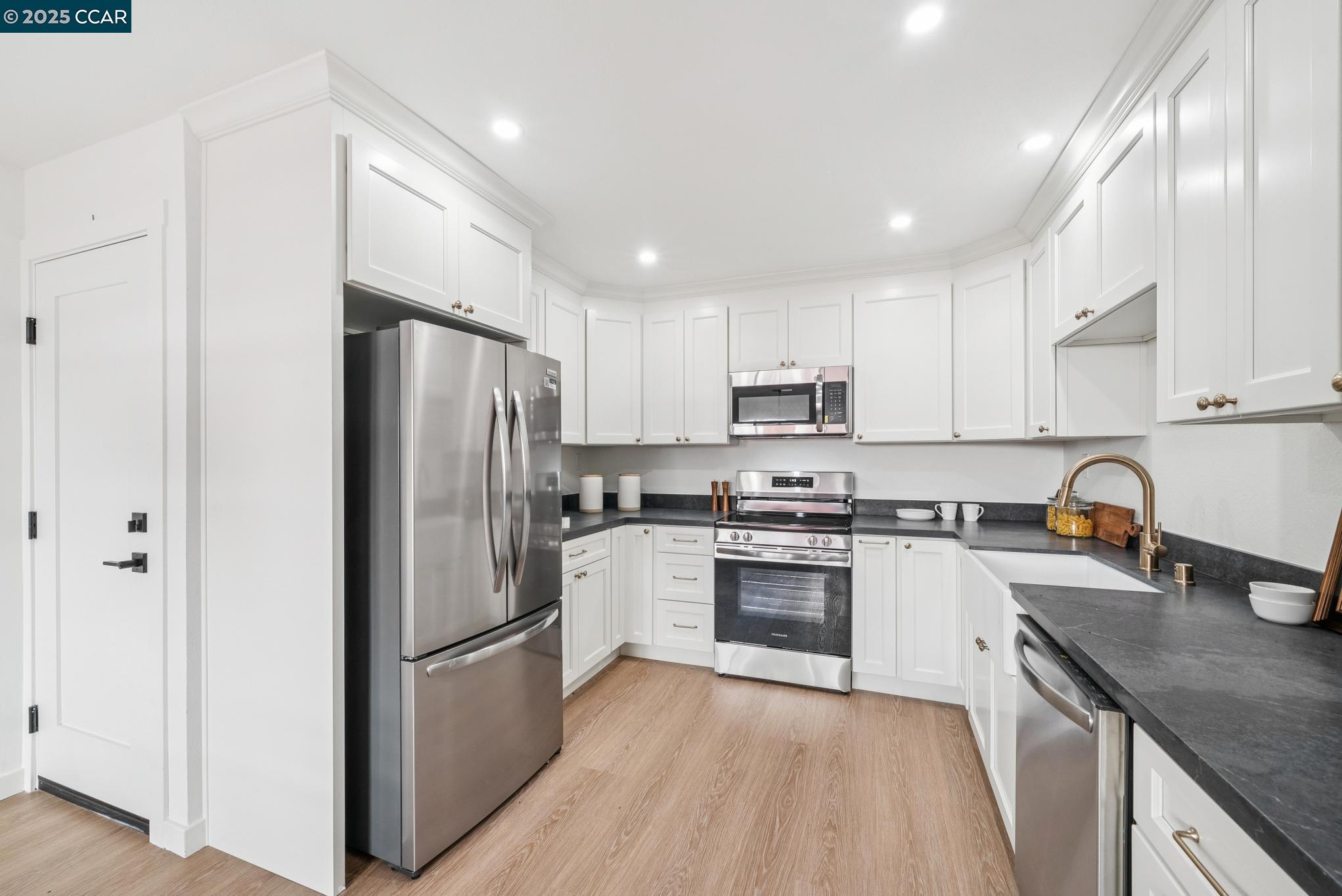 943 MATTERHORN COURT