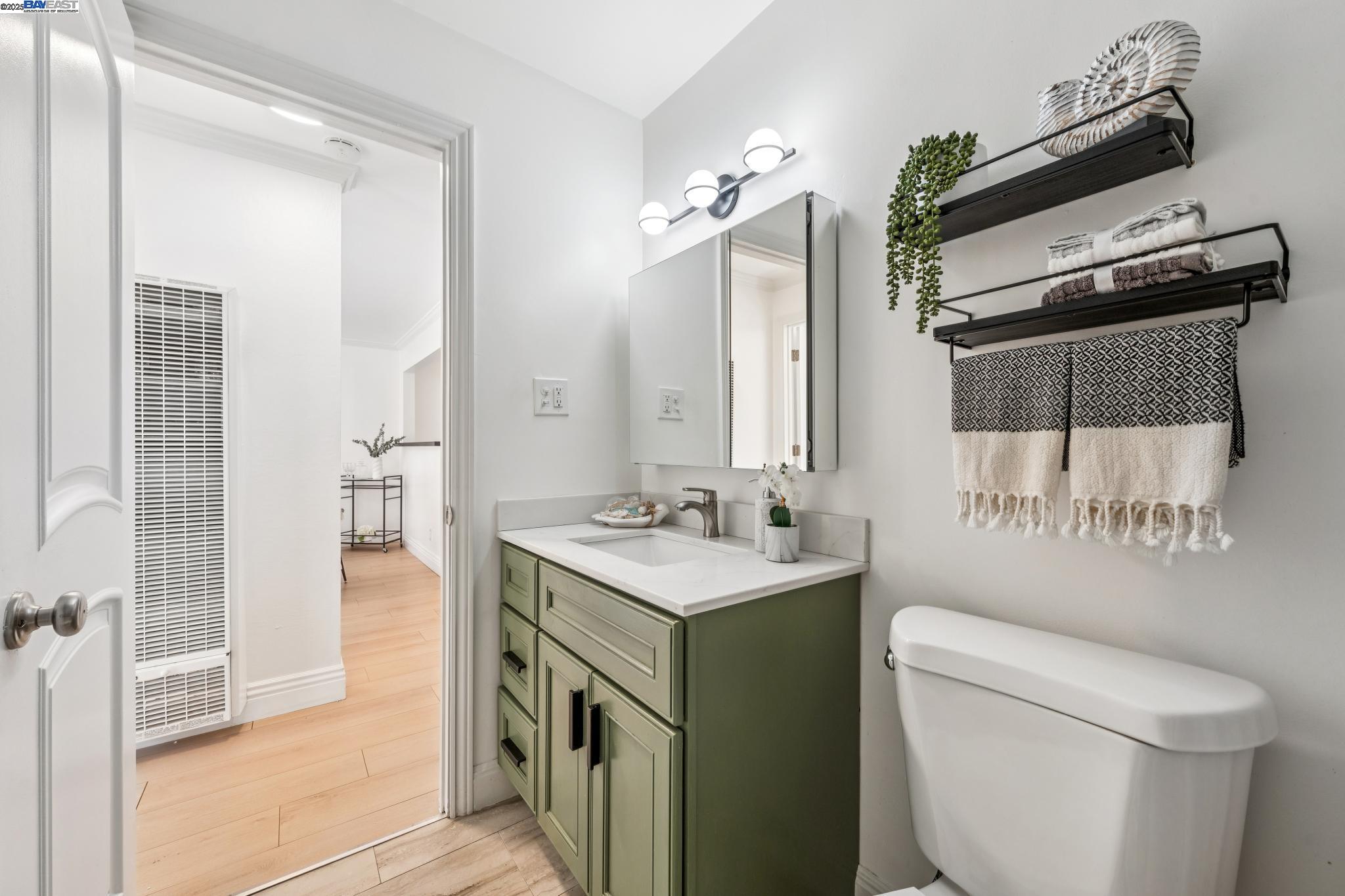 5242 Miles Avenue # C, Oakland Unit: C