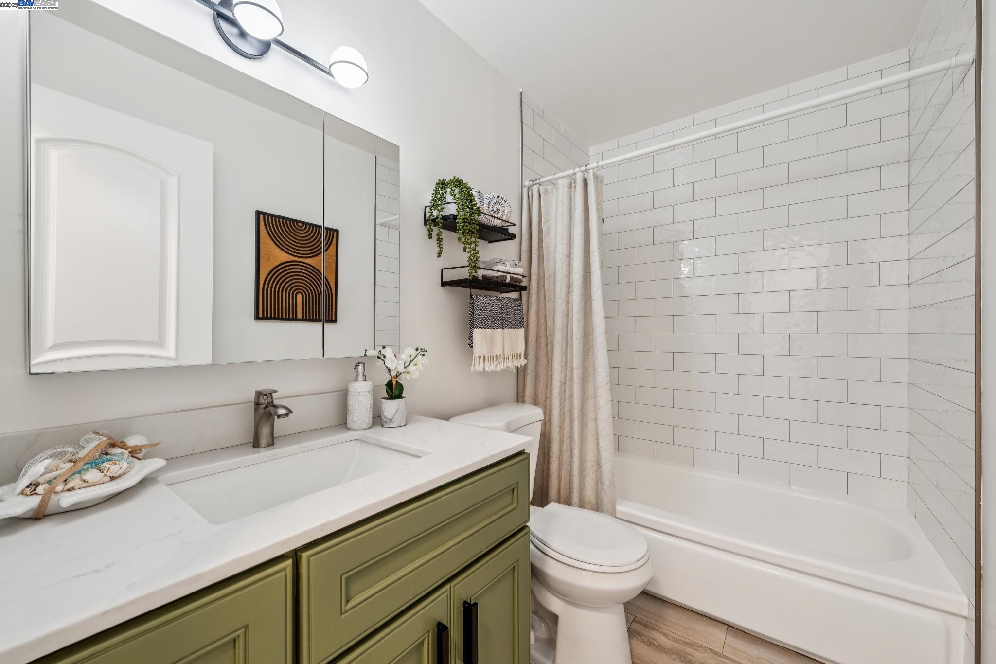 5242 Miles Avenue # C, Oakland Unit: C