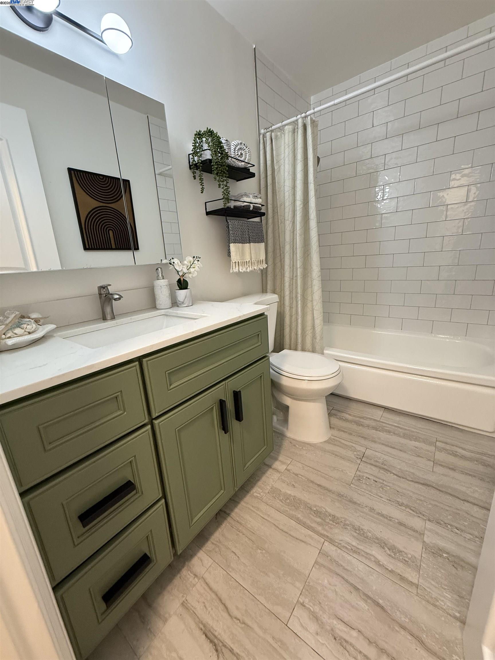 5242 Miles Avenue # C, Oakland Unit: C