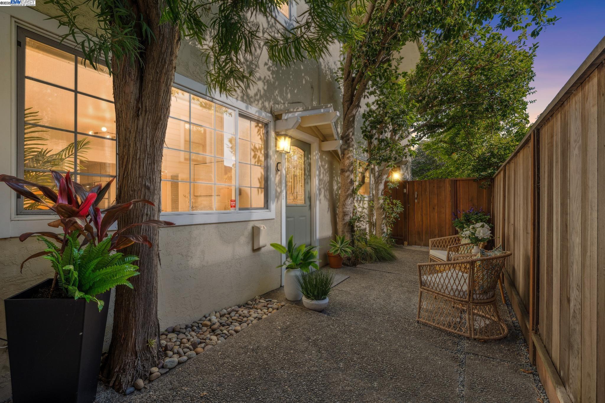 5242 Miles Avenue # C, Oakland Unit: C