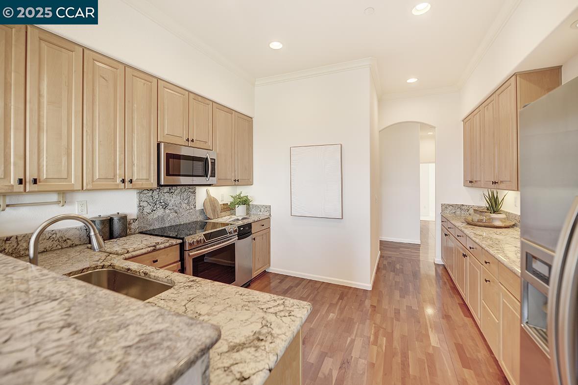 546 High Eagle Ct