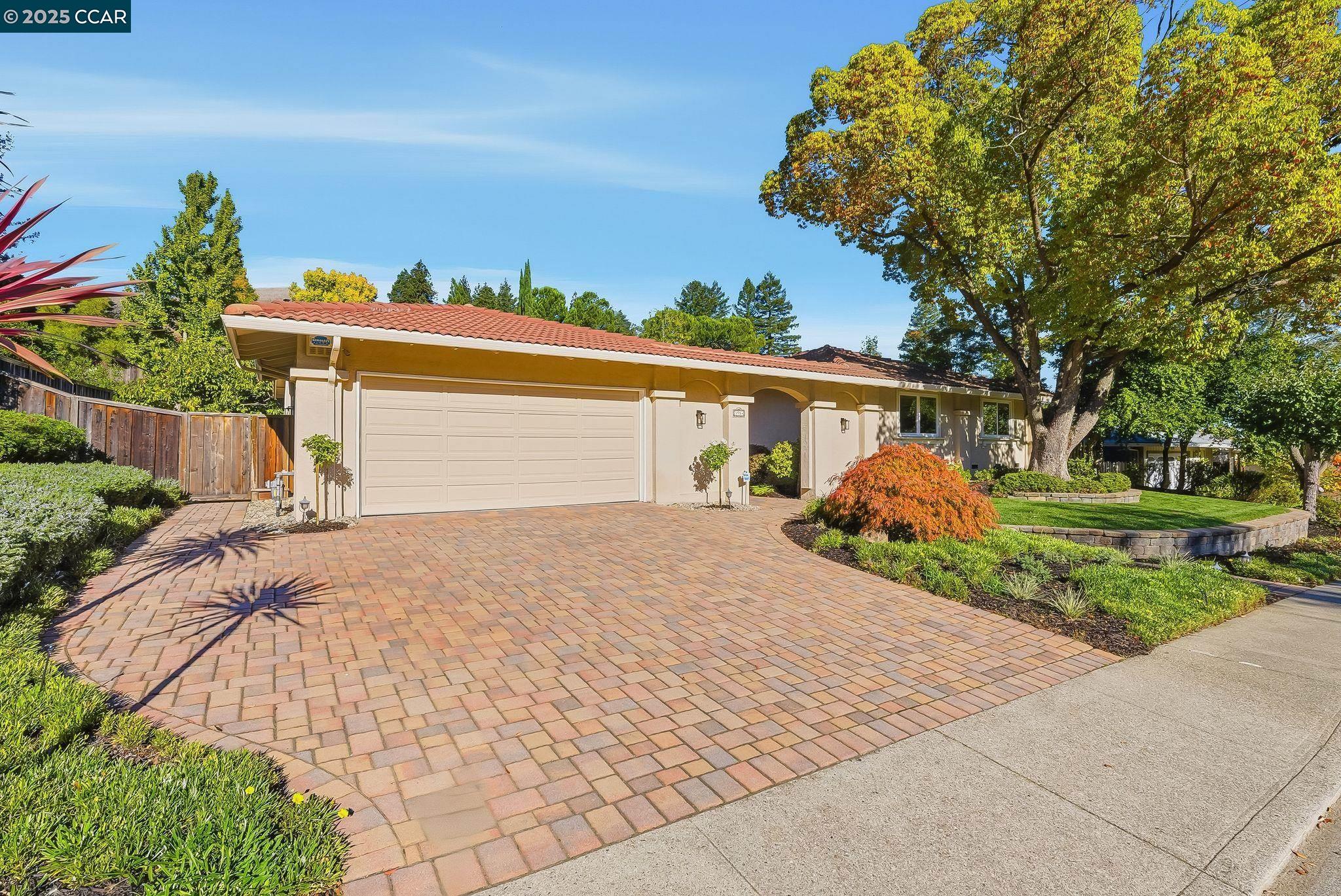 3954 Campolindo Dr