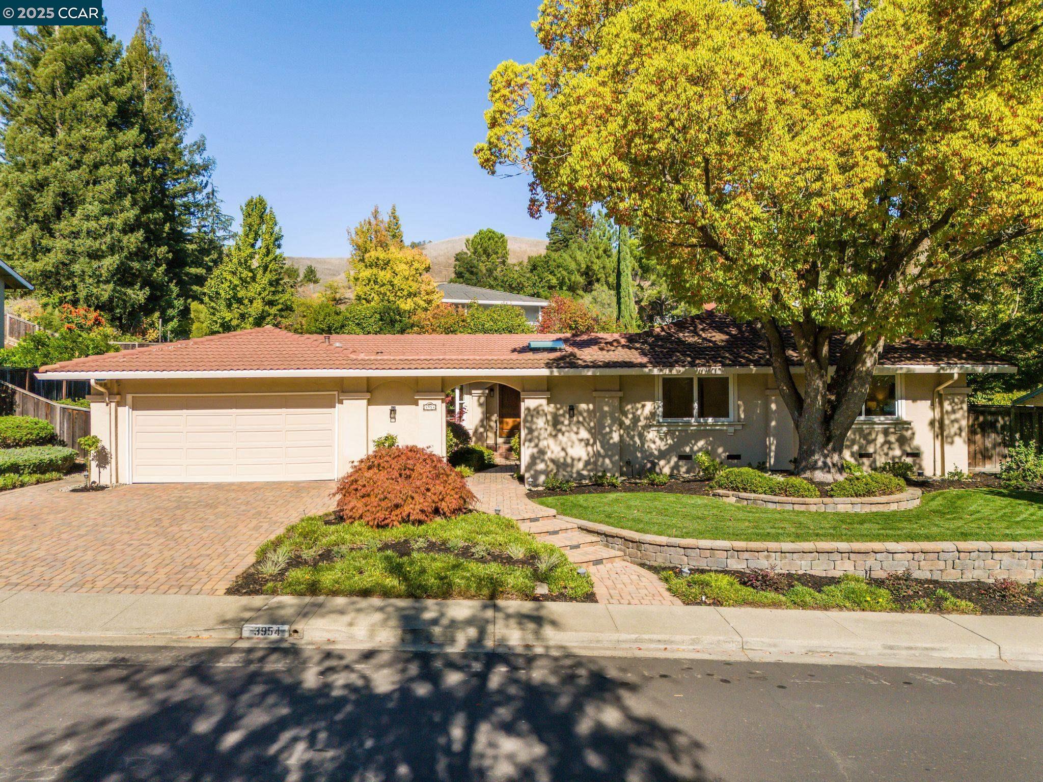 3954 Campolindo Dr