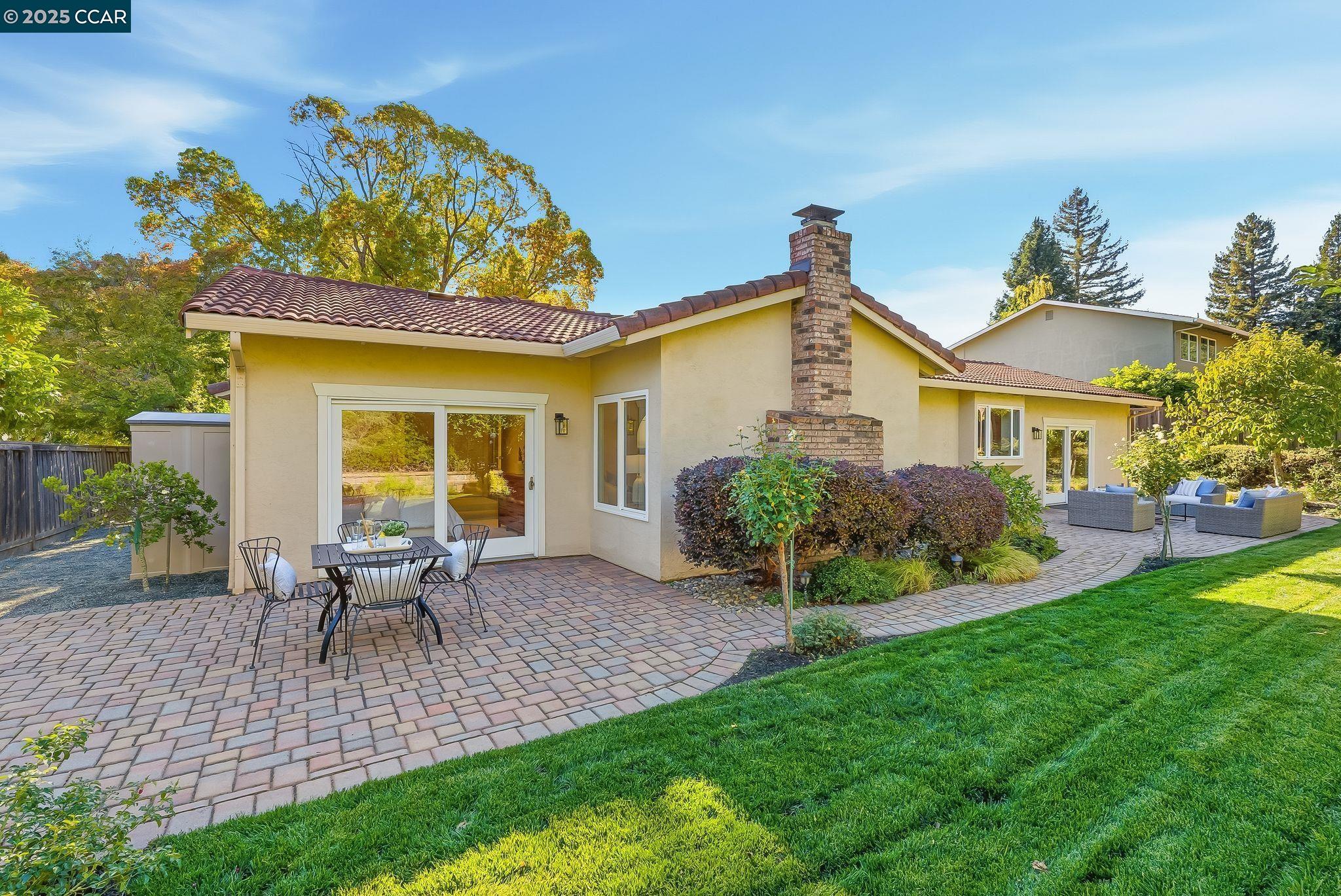 3954 Campolindo Dr