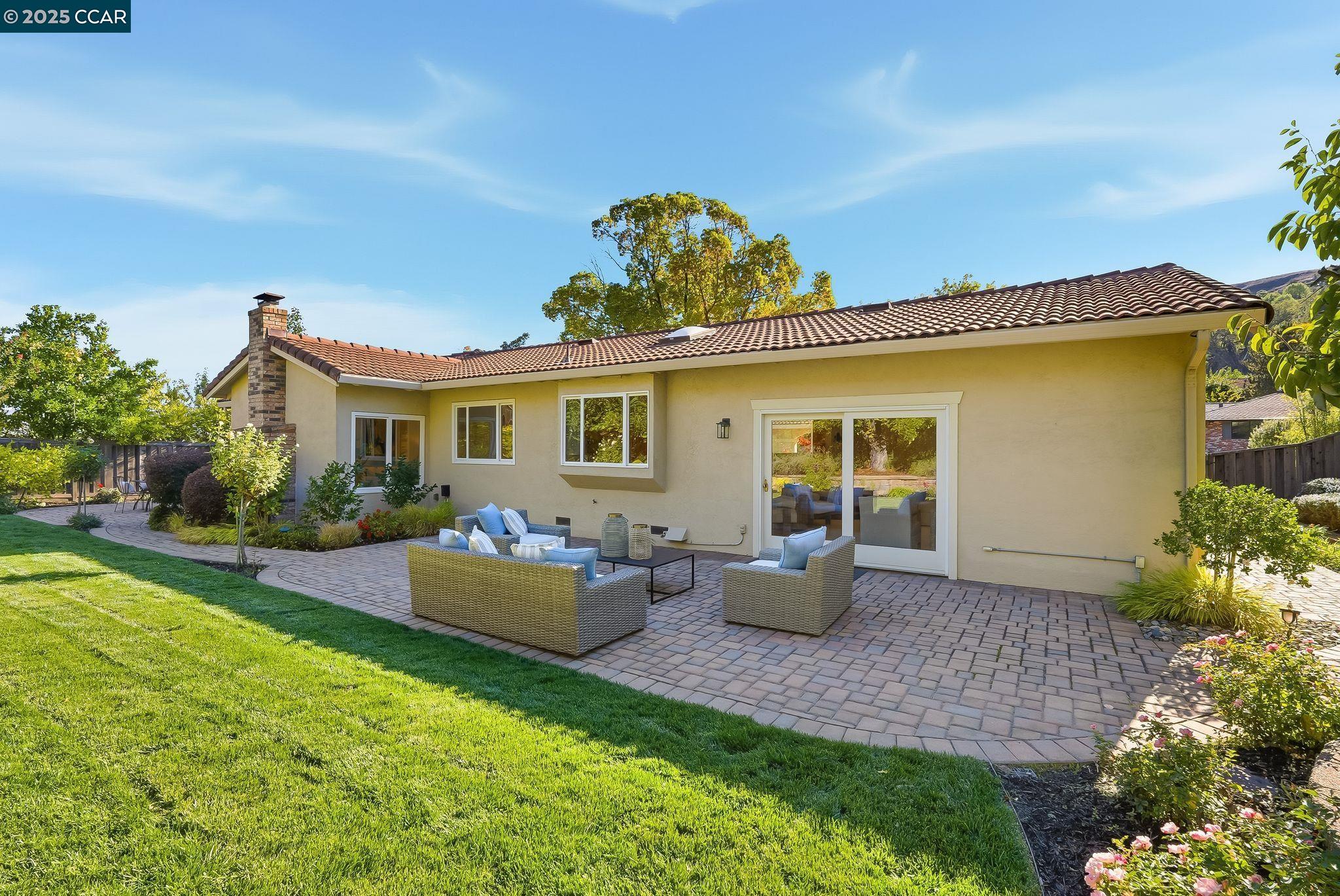 3954 Campolindo Dr