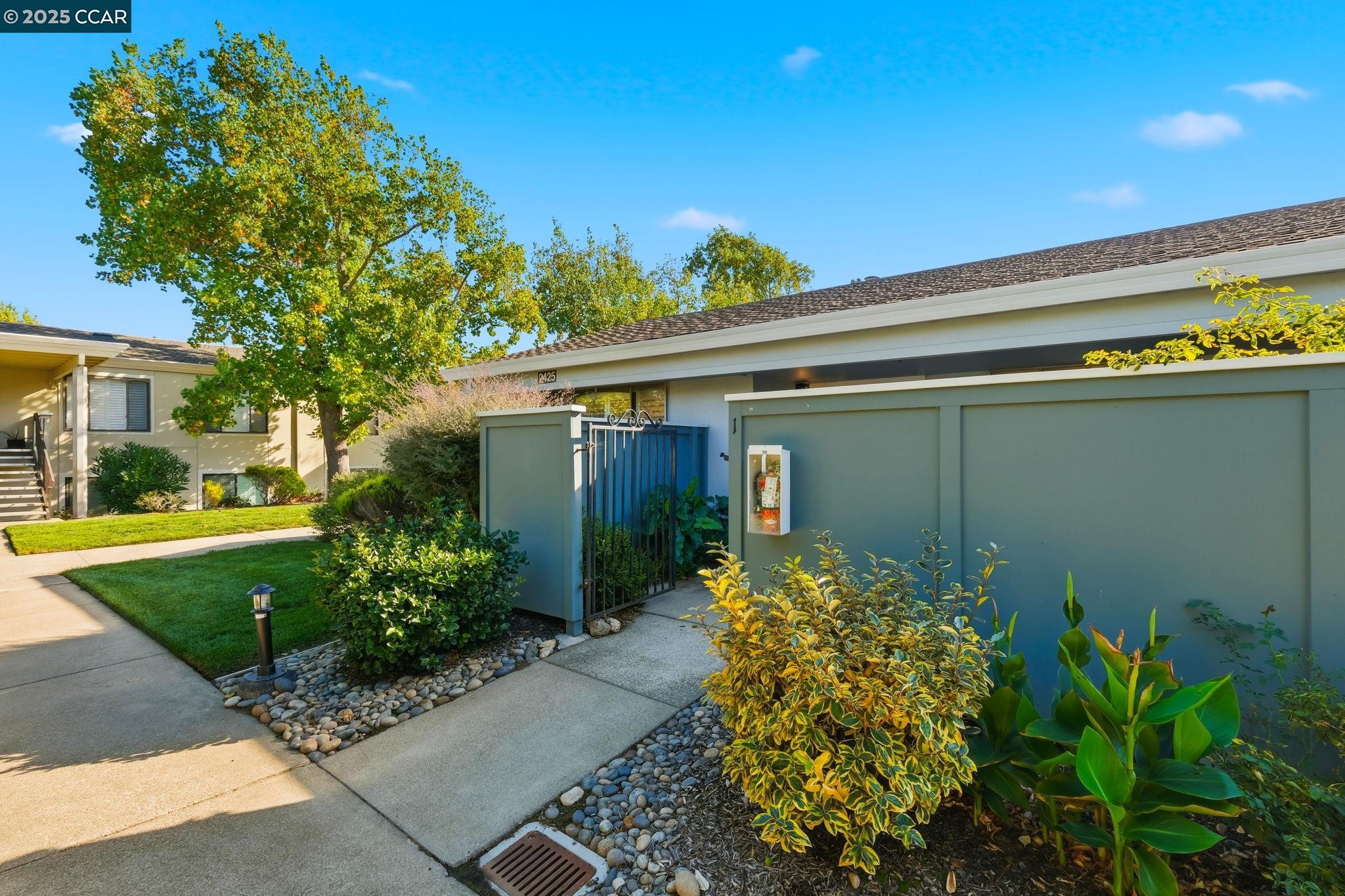 2425 Pine Knoll Dr # 1