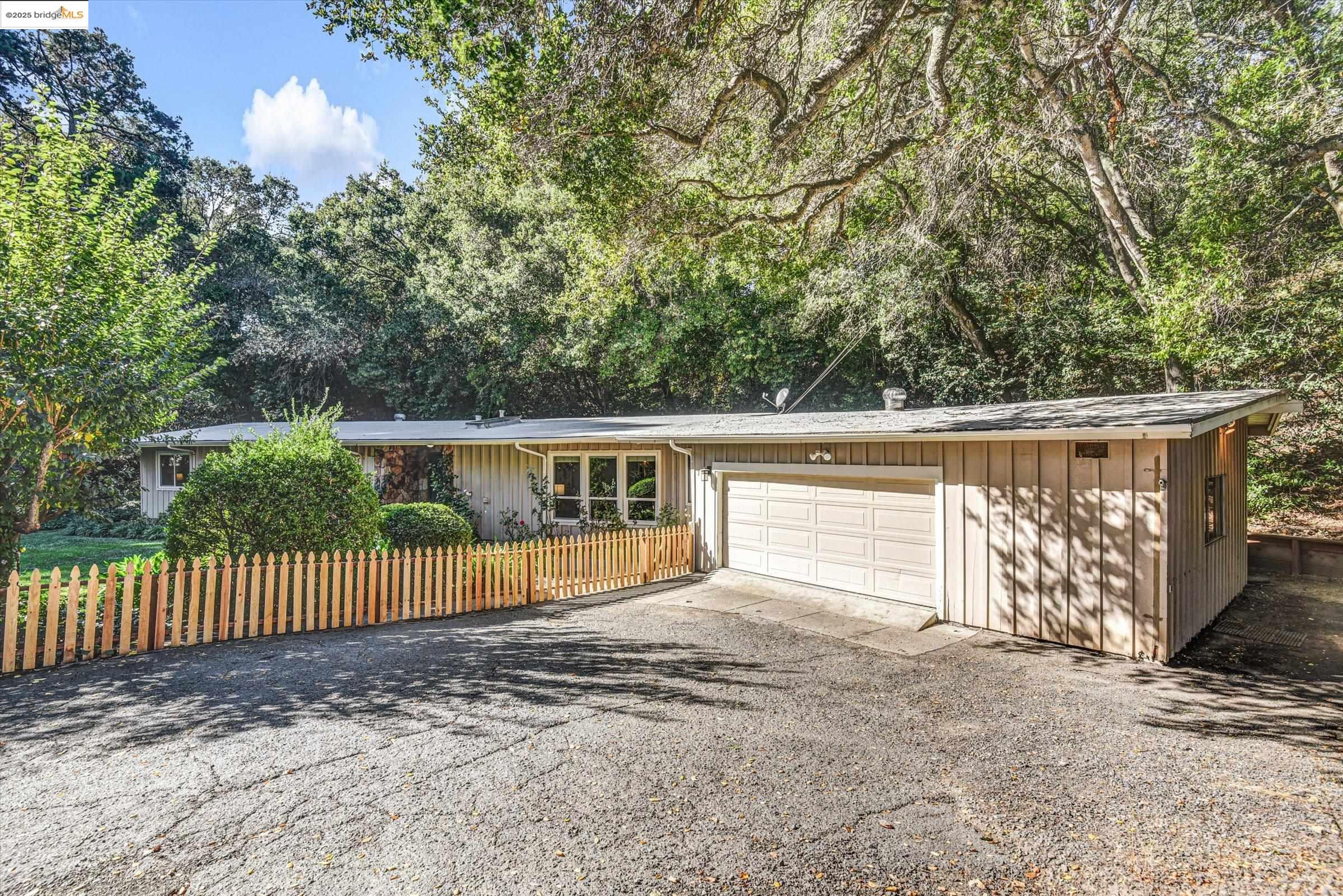 7 Saint Stephens Dr