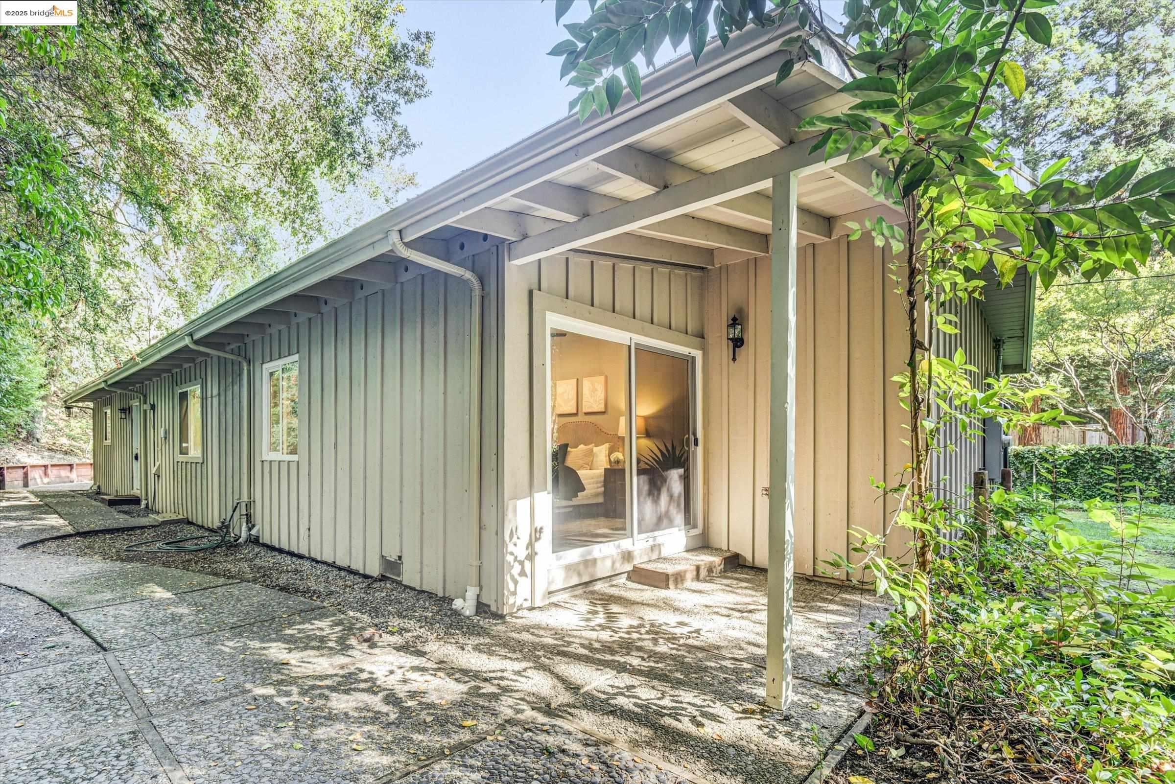 7 Saint Stephens Dr