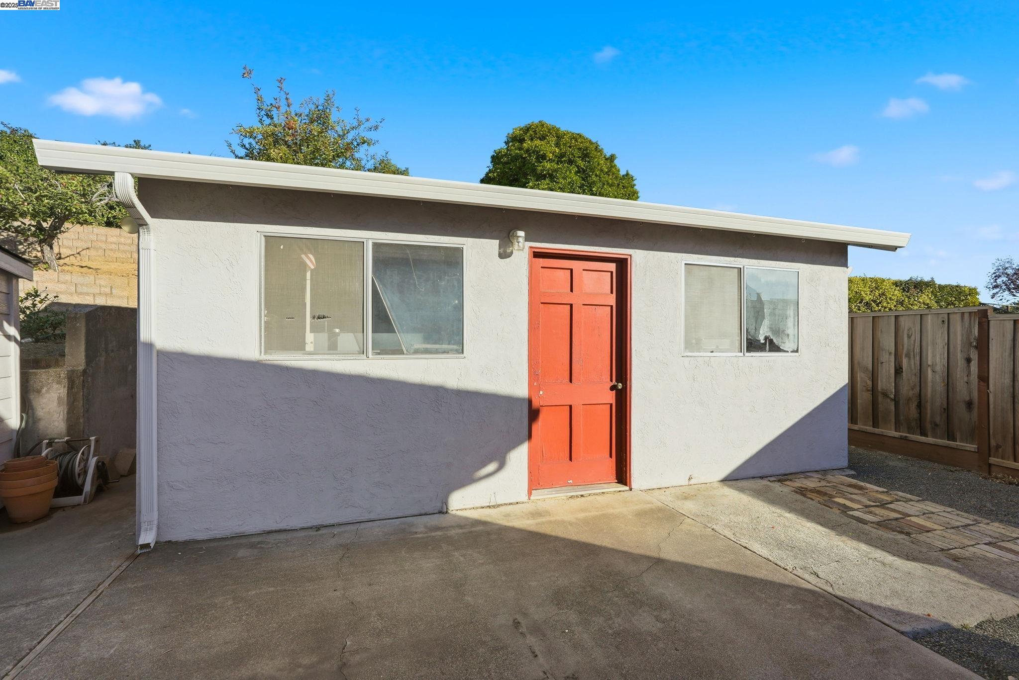 18660 E Cavendish Dr