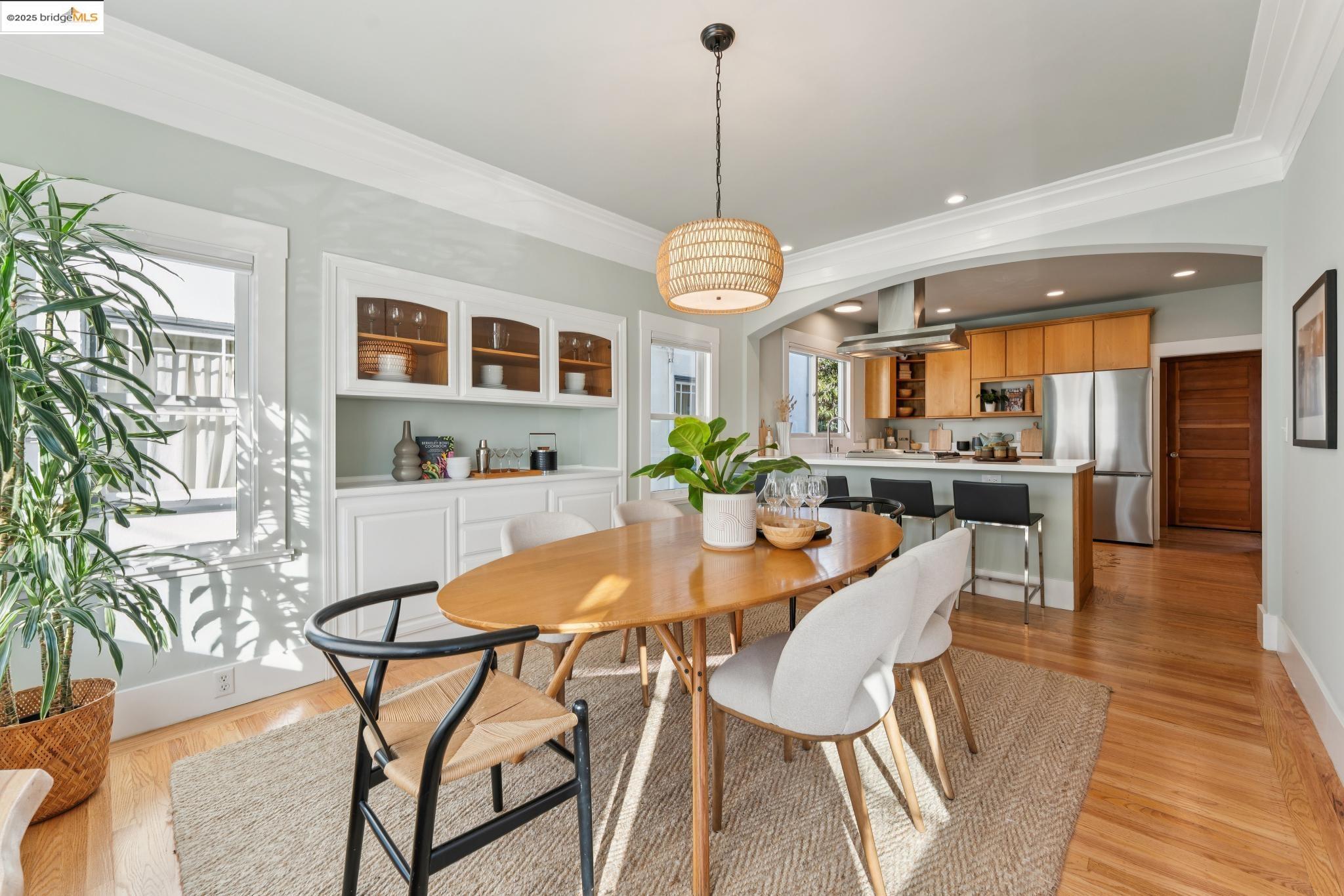 3033 Regent St