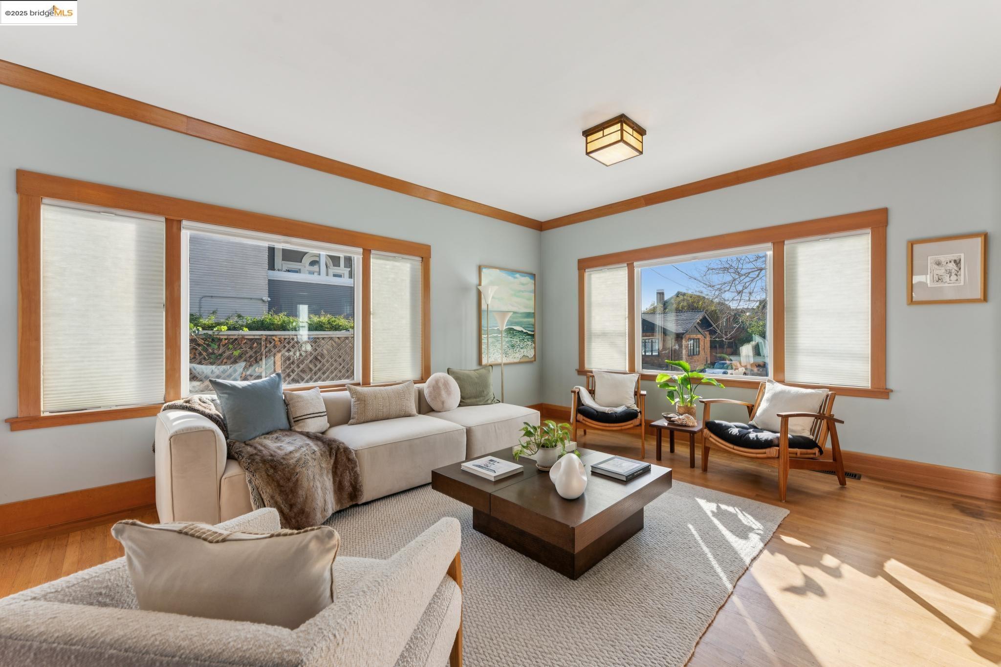 3033 Regent St