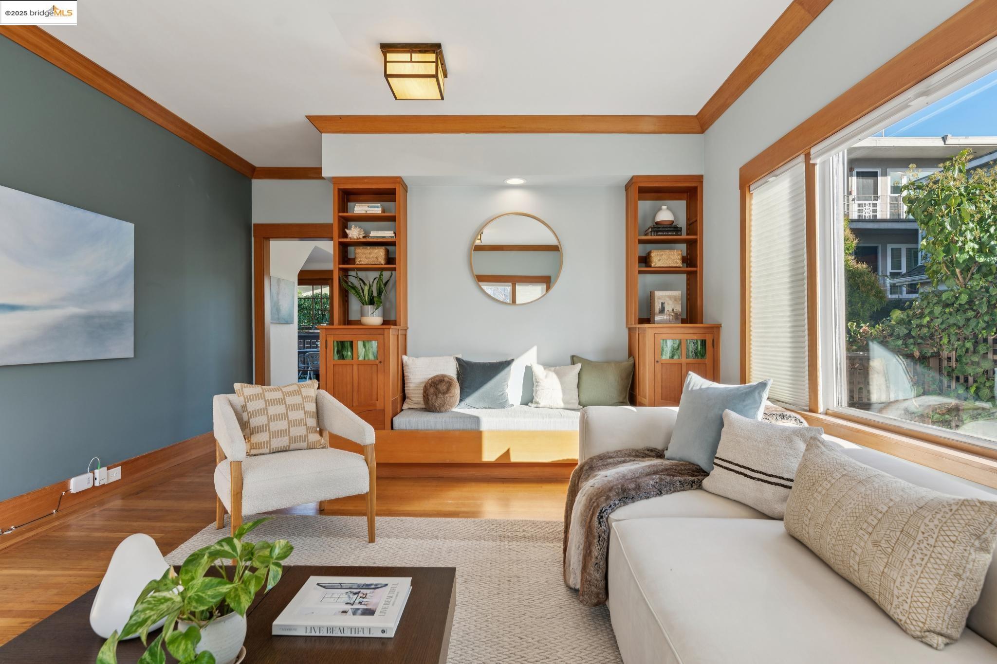 3033 Regent St