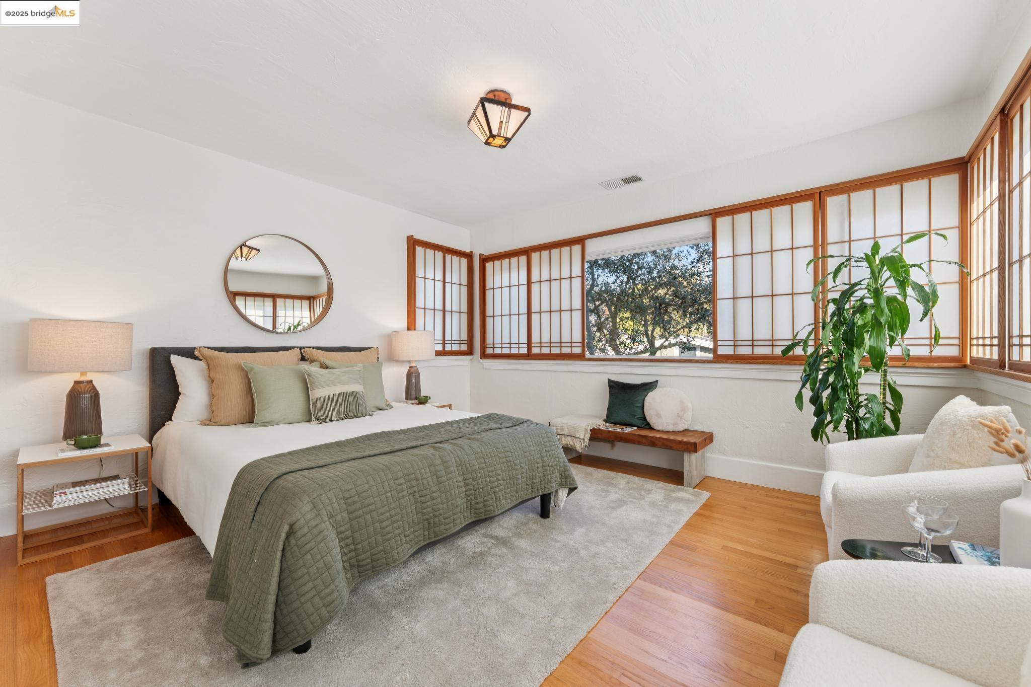 3033 Regent St