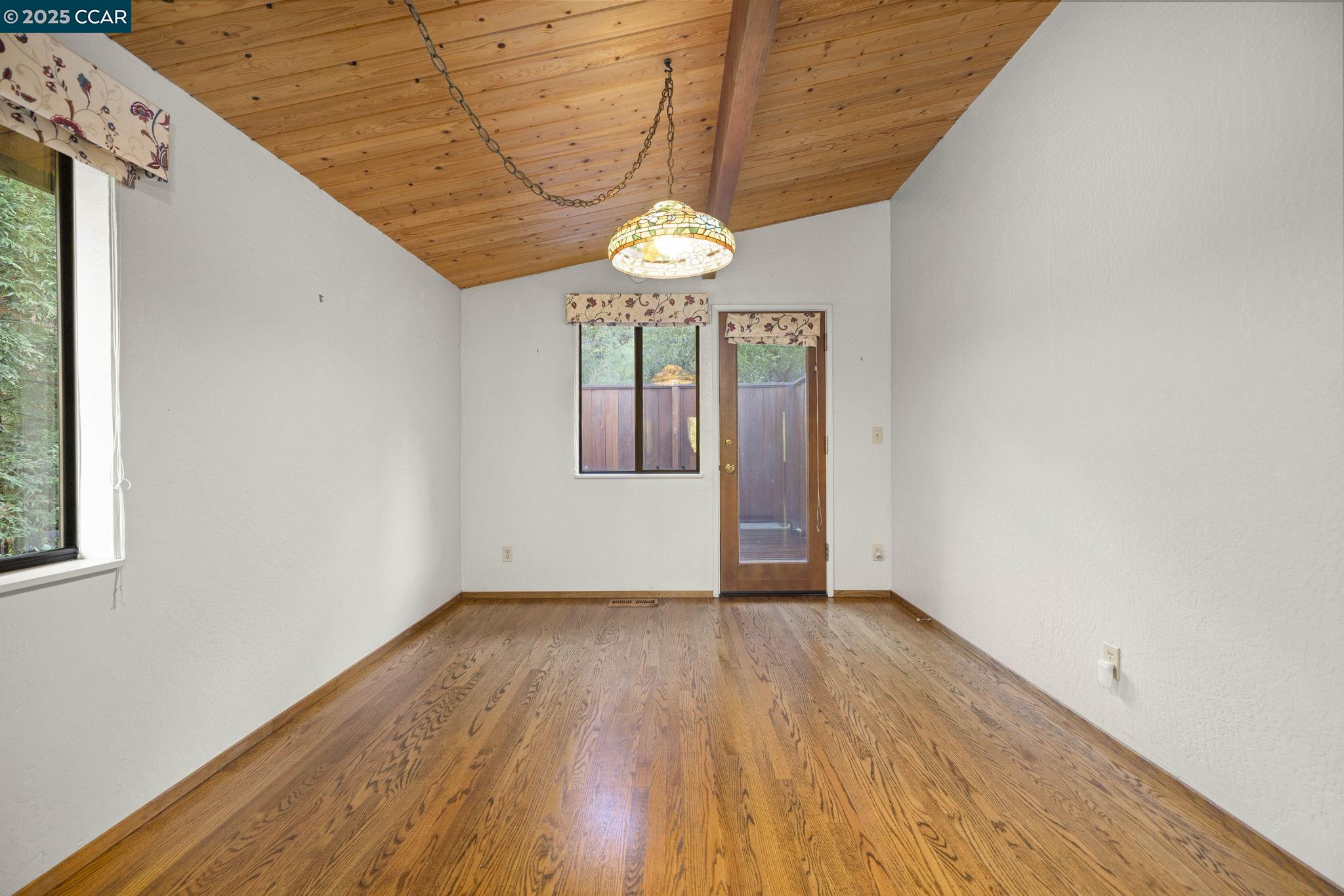 1383 Alvarado Rd