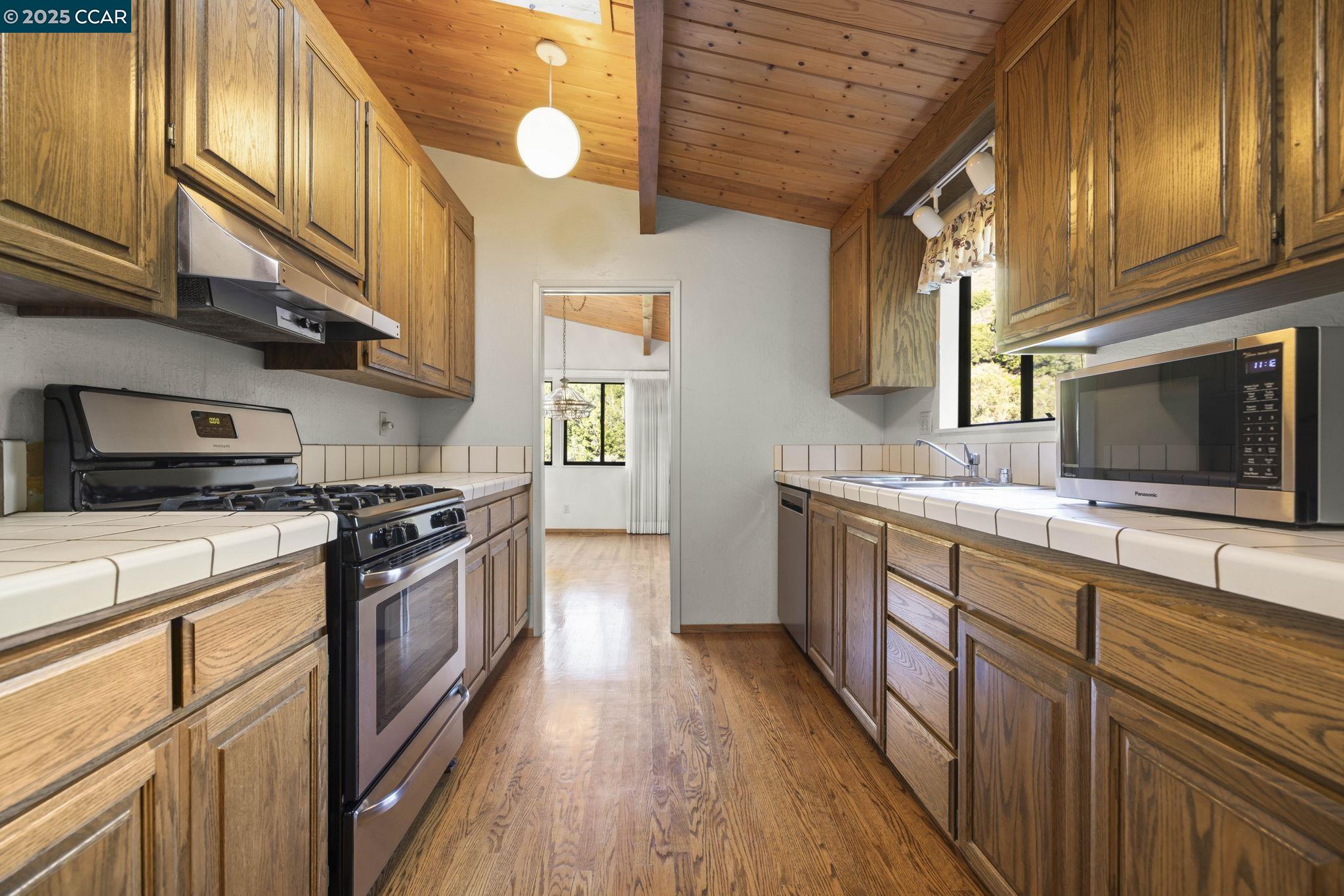 1383 Alvarado Rd