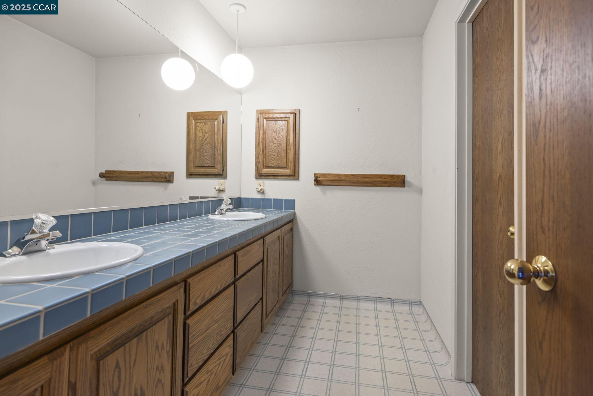 1383 Alvarado Rd