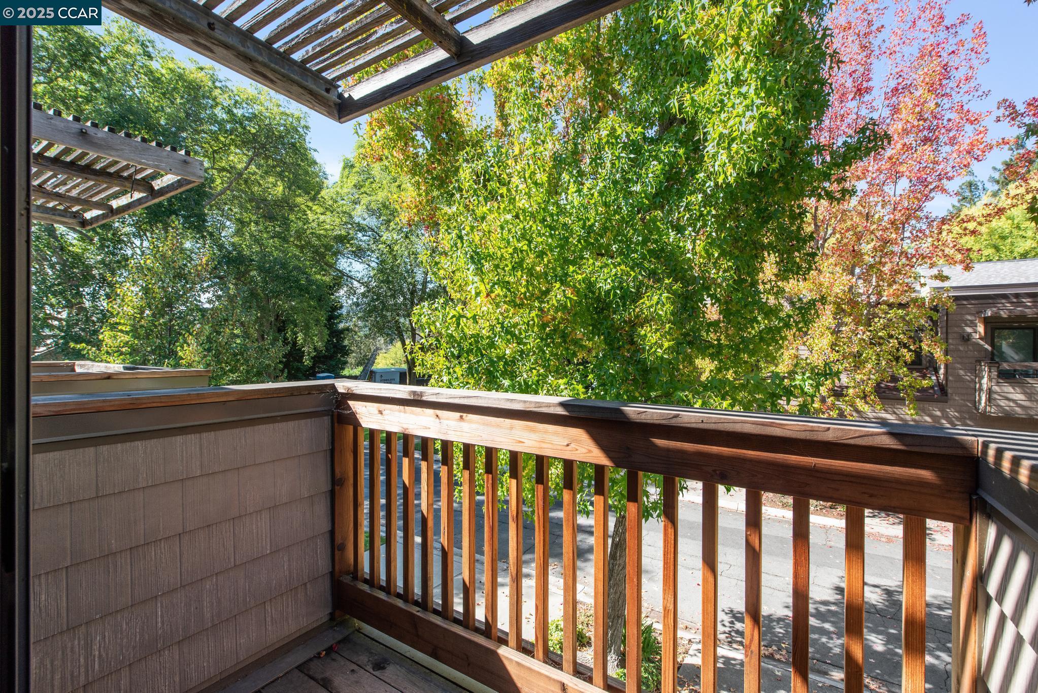 1943 Highridge Ct