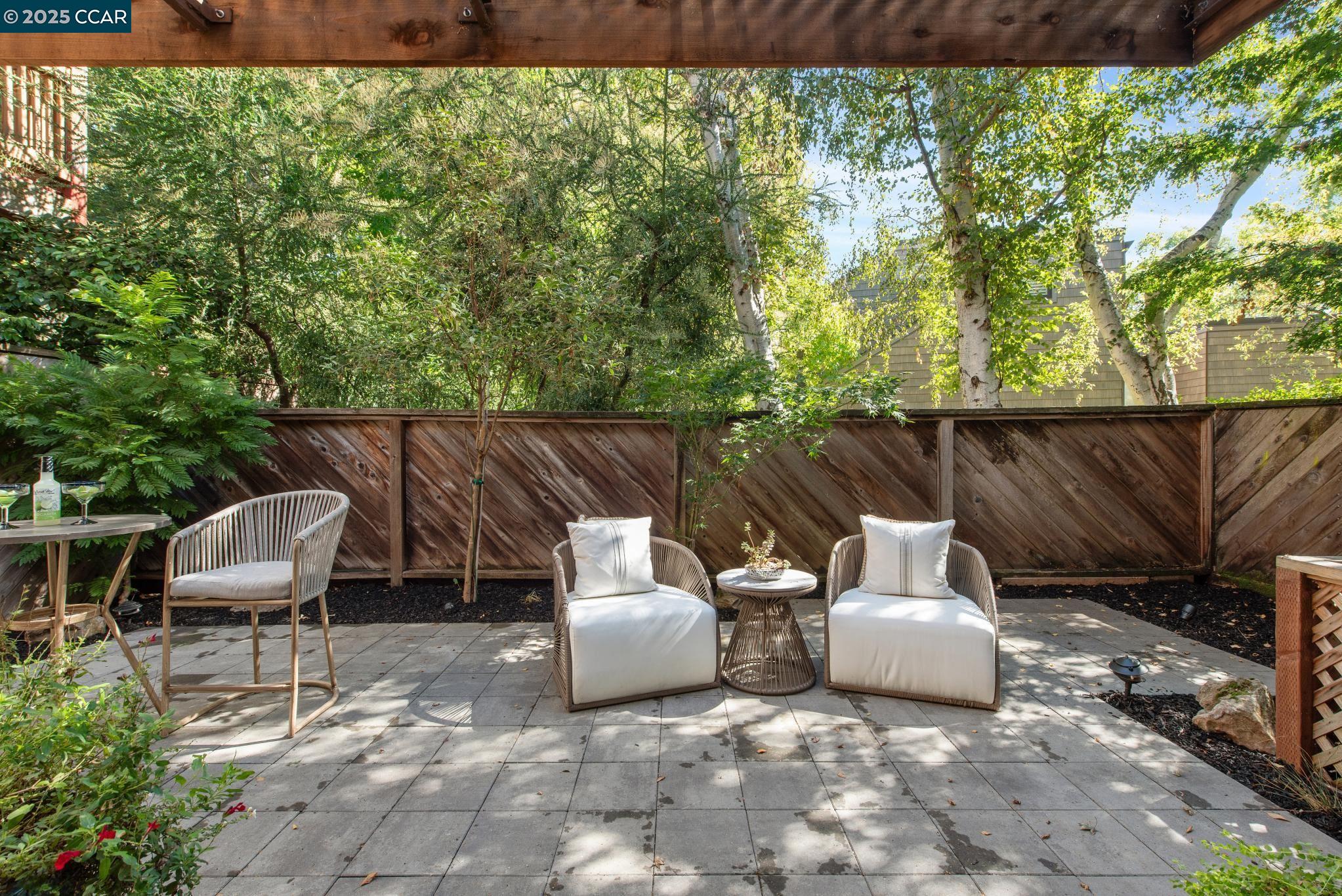 1943 Highridge Ct