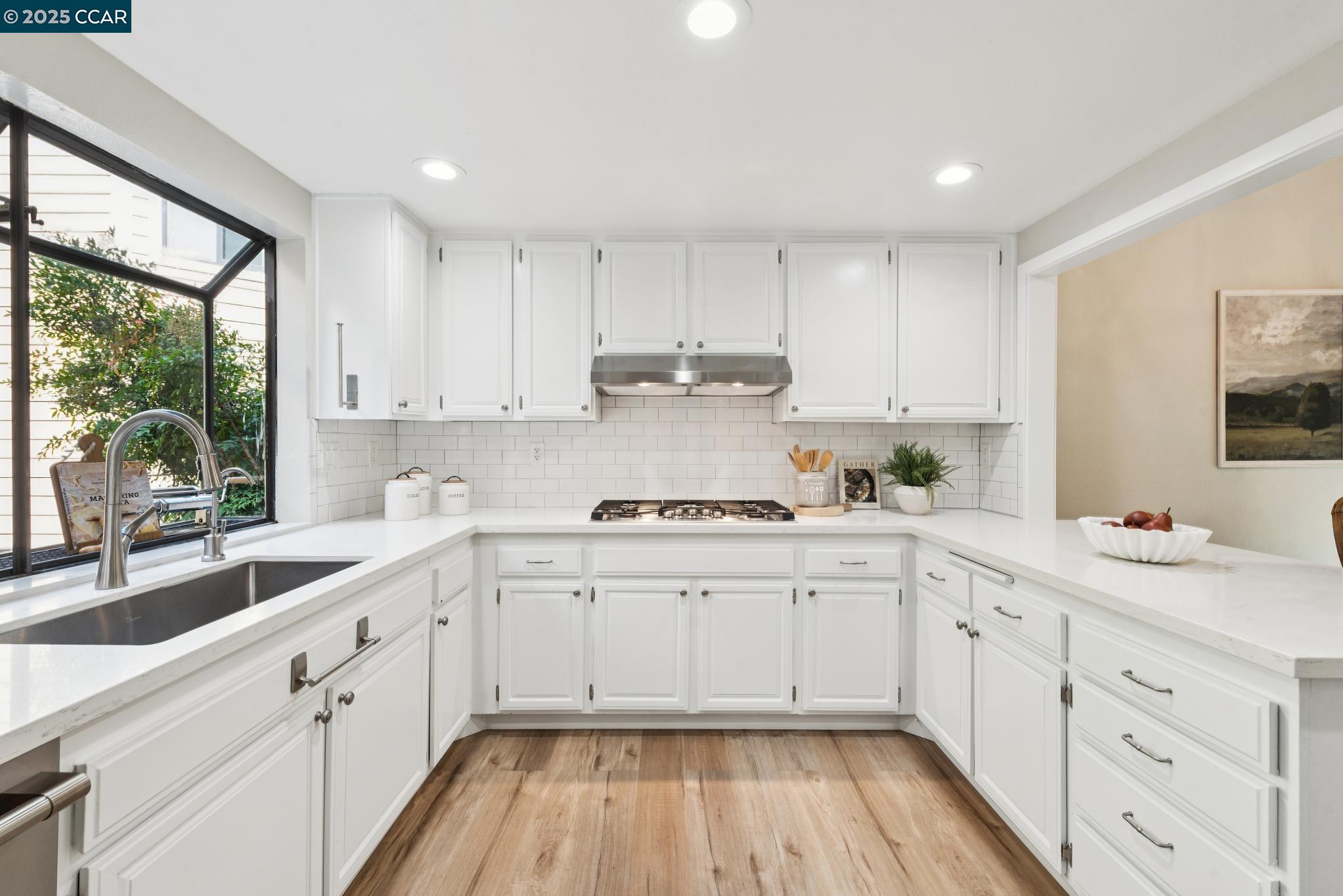 1943 Highridge Ct