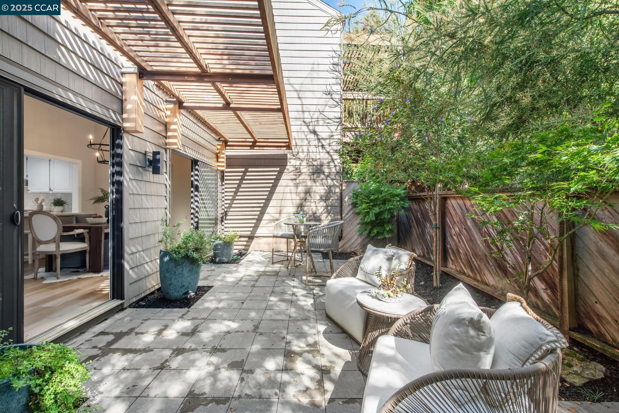 1943 Highridge Ct