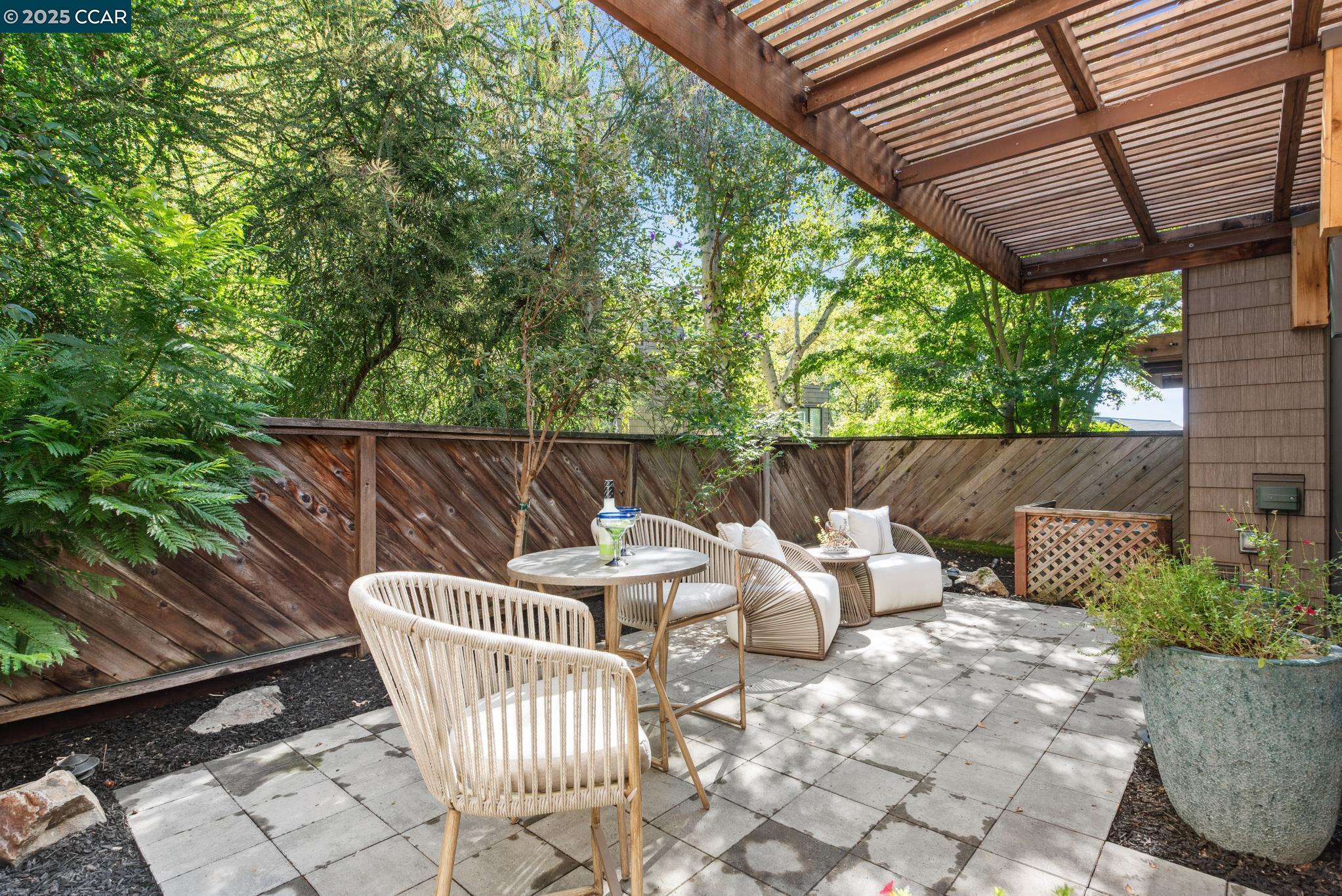 1943 Highridge Ct