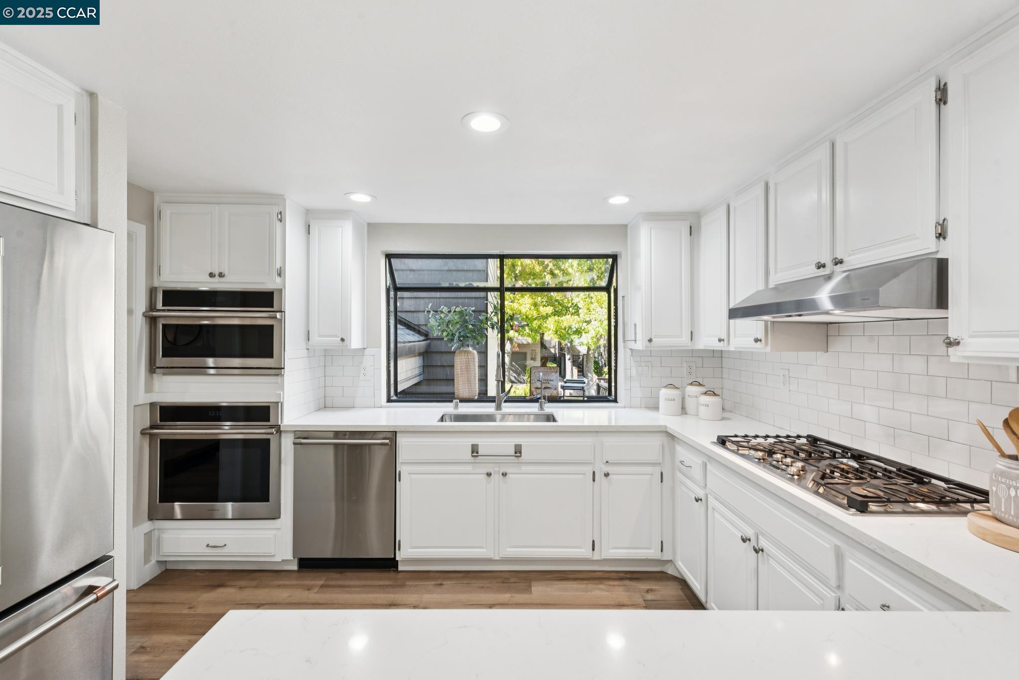 1943 Highridge Ct